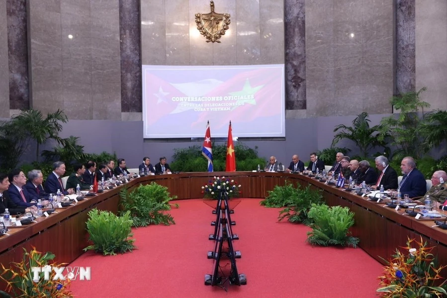 viet-nam-cuba-xa-nhau-hang-van-dam-nhung-long-dan-hai-nuoc-gan-nhau-nhu-anh-em-mot-nha.jpg
