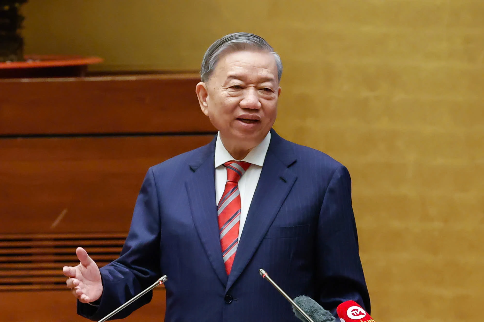 tong-bi-thu-to-lam-tam-dung-bo-nhiem-dung-tuyen-cong-chuc-den-khi-hoan-thanh-sap-xep-bo-may.jpg