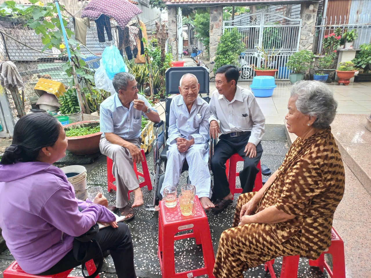 nhung-nguoi-binh-di-lam-nen-dien-mao-tp-hcm-nguyen-van-the.jpg