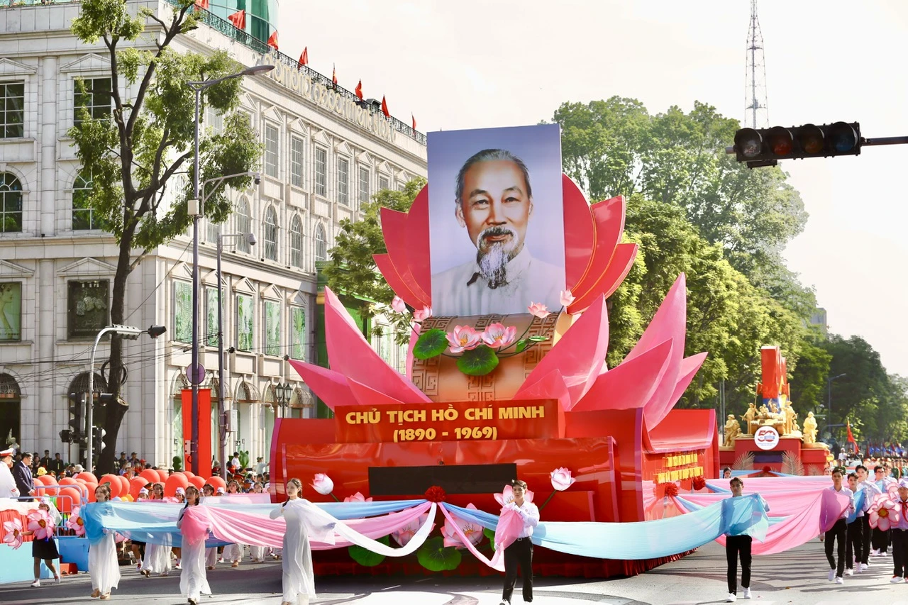 1-xe-bac-ho-hoang-giang.jpg