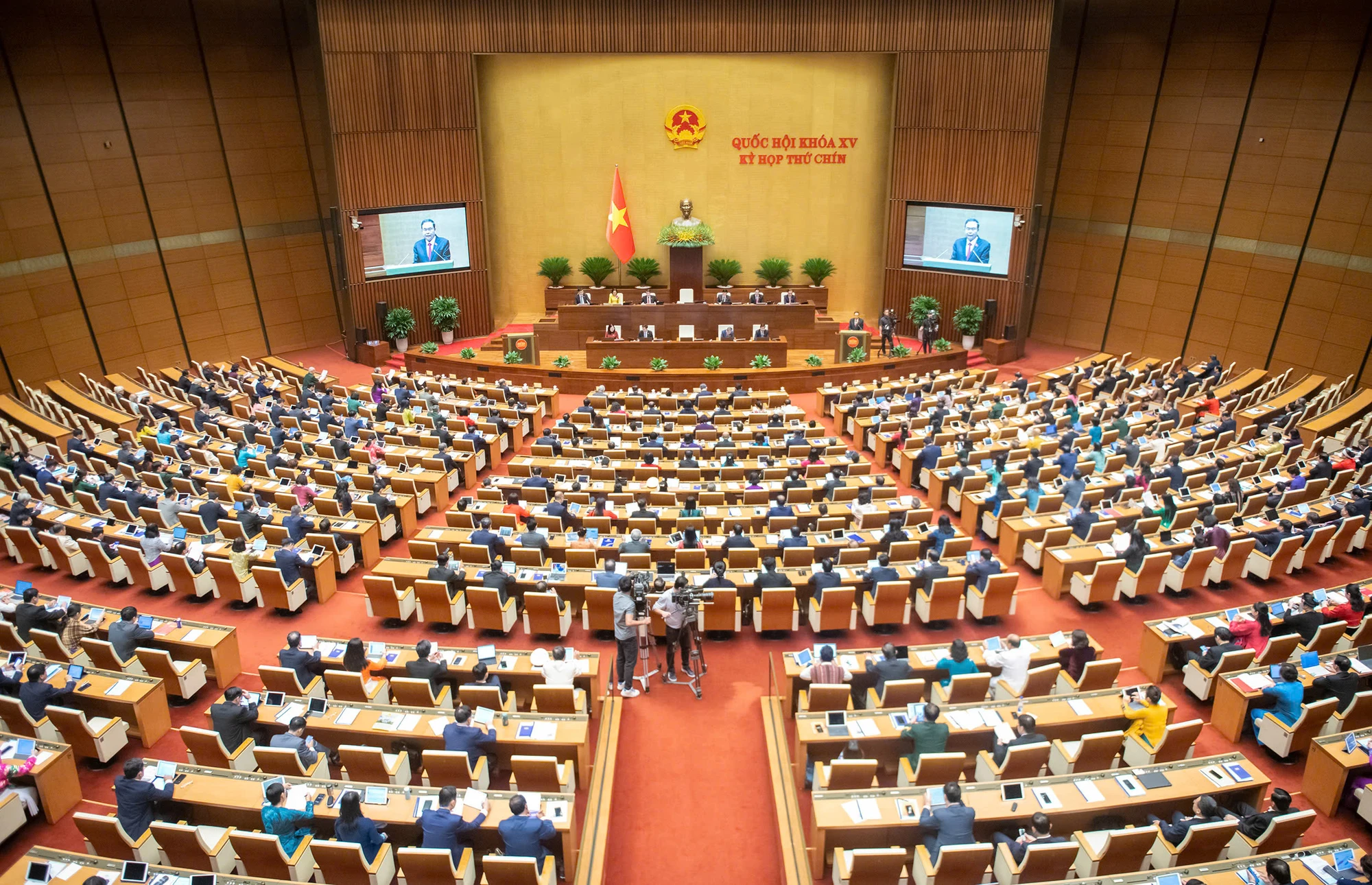 hom-nay-quoc-hoi-ban-viec-rut-ngan-3-thang-nhiem-ky-quoc-hoi-khoa-xv-de-bau-cu-som.jpg