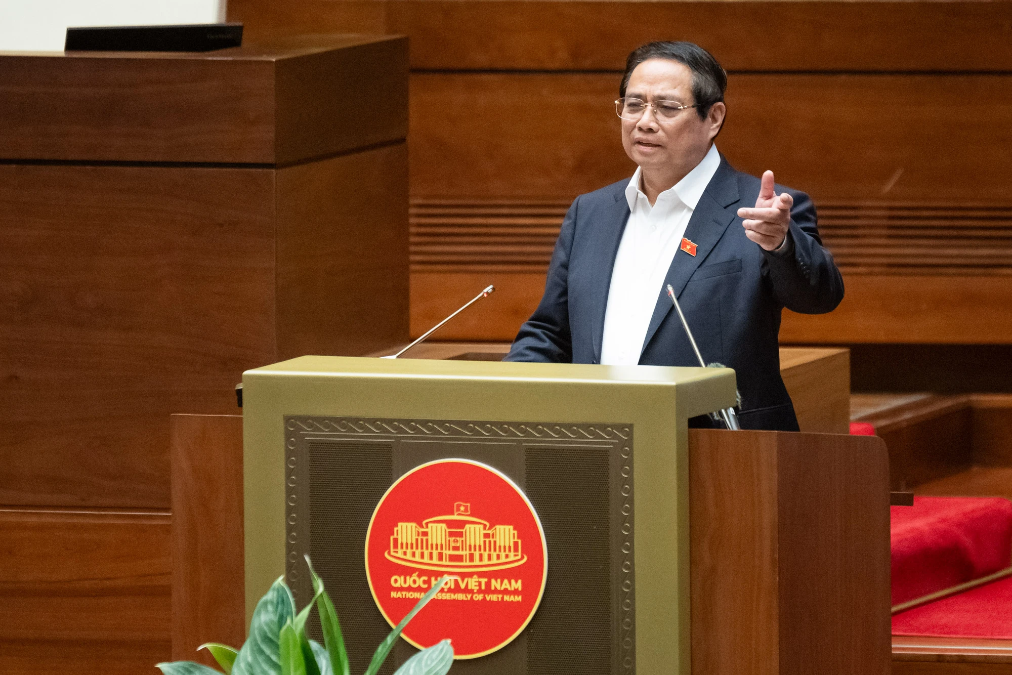 thu-tuong-pham-minh-chinh-mot-so-can-bo-khi-giai-quyet-thu-tuc-cho-doanh-nghiep-la-nghi-ngay-den-xin-cho-1.jpg