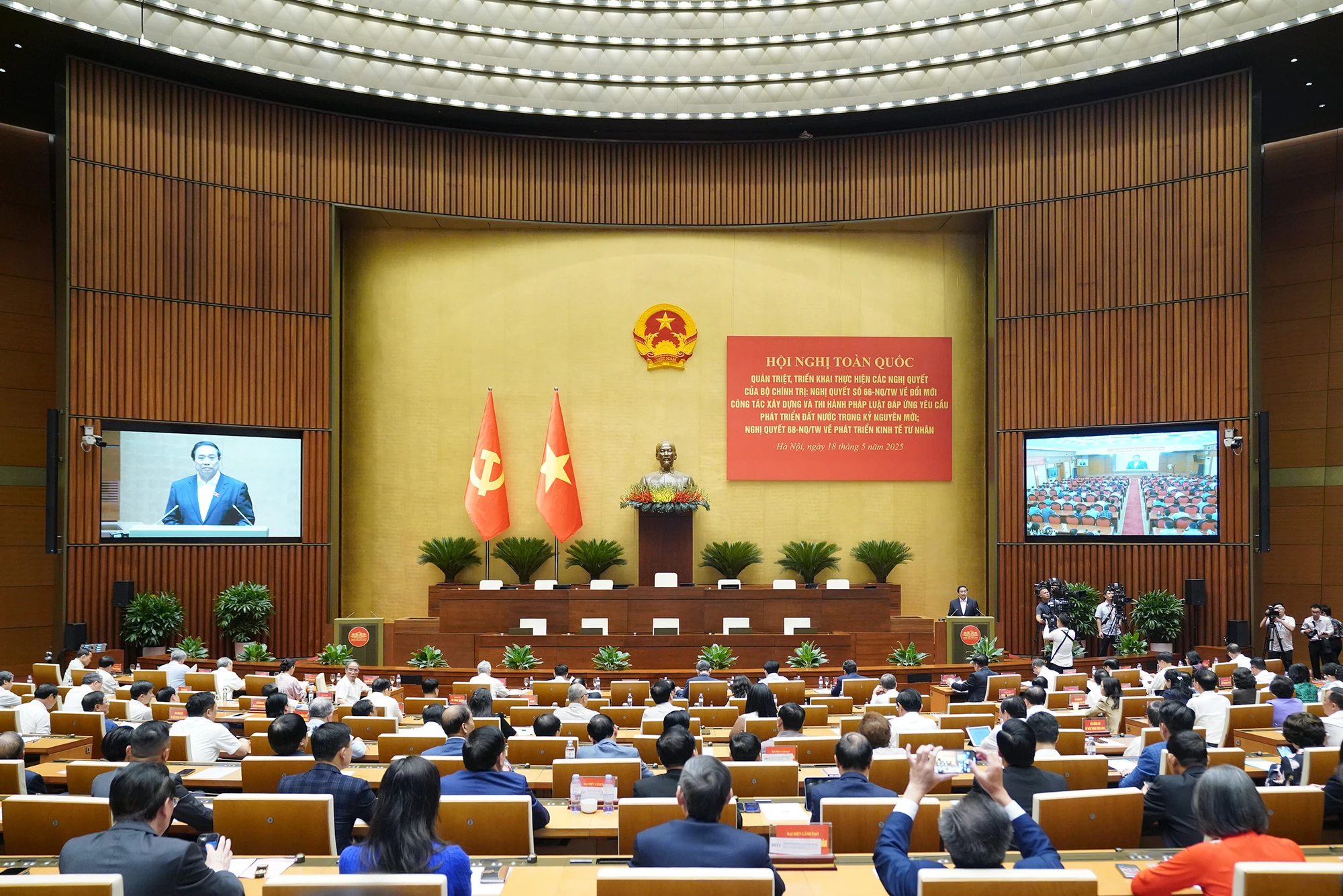 Thủ tướng: Một số cán bộ khi giải quyết thủ tục cho doanh nghiệp là nghĩ ngay đến 'xin - cho'