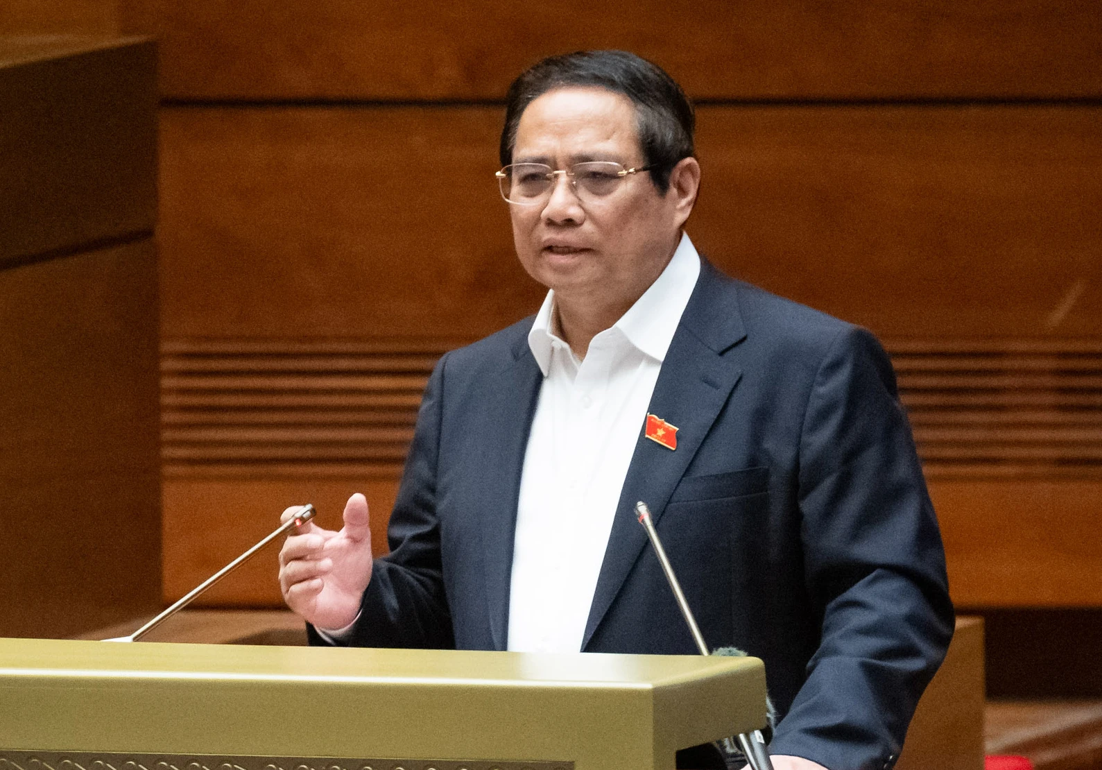thu-tuong-pham-minh-chinh-mot-so-can-bo-khi-giai-quyet-thu-tuc-cho-doanh-nghiep-la-nghi-ngay-den-xin-cho-kinh-te-tu-nhan.jpg