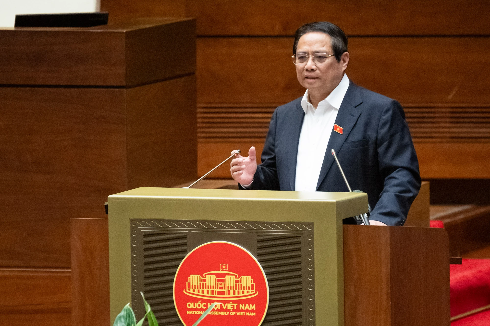 thu-tuong-pham-minh-chinh-mot-so-can-bo-khi-giai-quyet-thu-tuc-cho-doanh-nghiep-la-nghi-ngay-den-xin-cho-kinh-te-tu-nhan.jpg