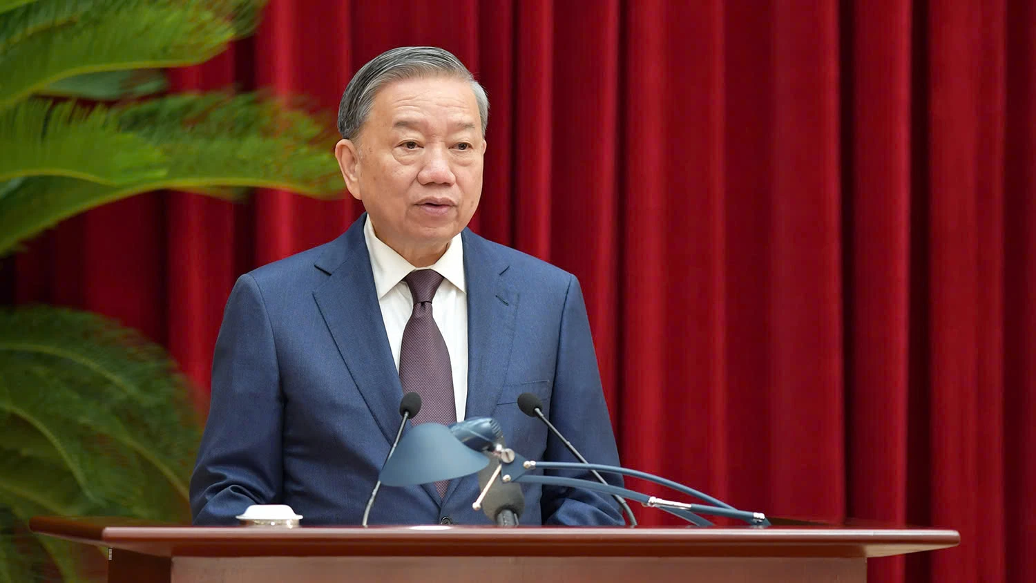 khai-mac-hoi-nghi-trung-uong-12-xet-bo-sung-quy-hoach-trung-uong-ban-bi-thu-bo-chinh-tri-khoa-xiv-2.jpg