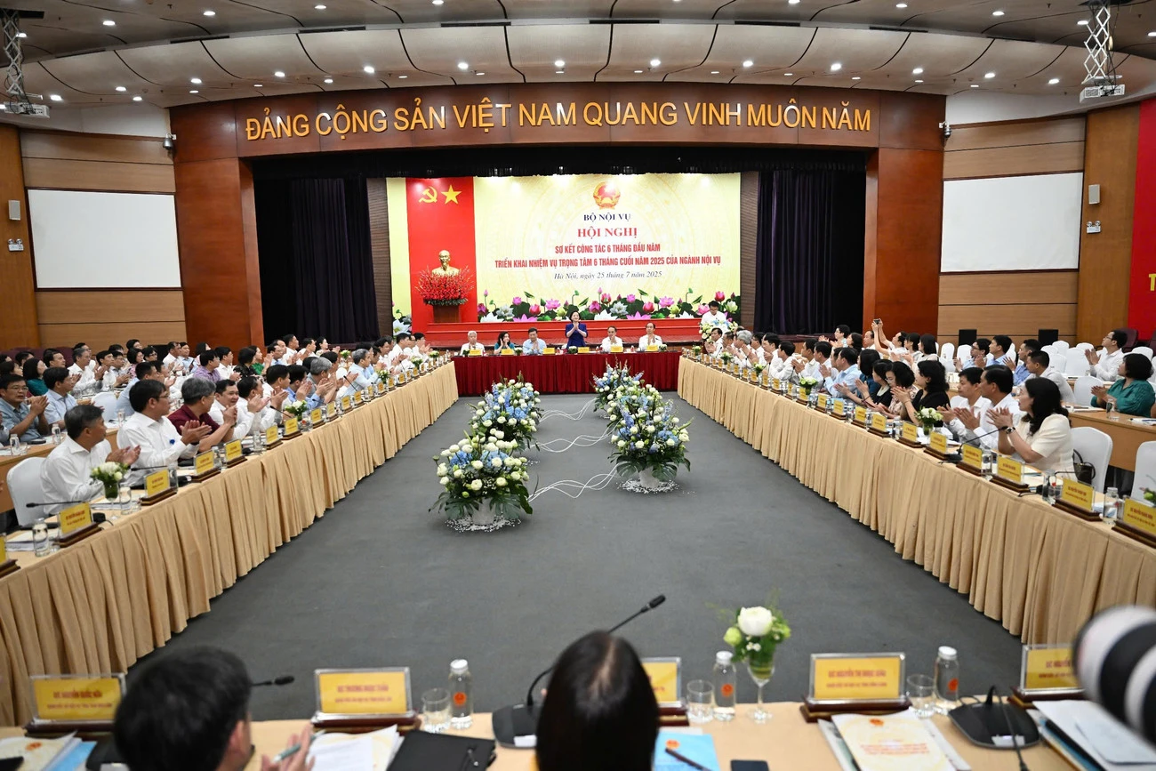bo-truong-noi-vu-noi-ve-viec-ap-dung-kpi-de-danh-gia-can-bo-cong-chuc-1.jpg