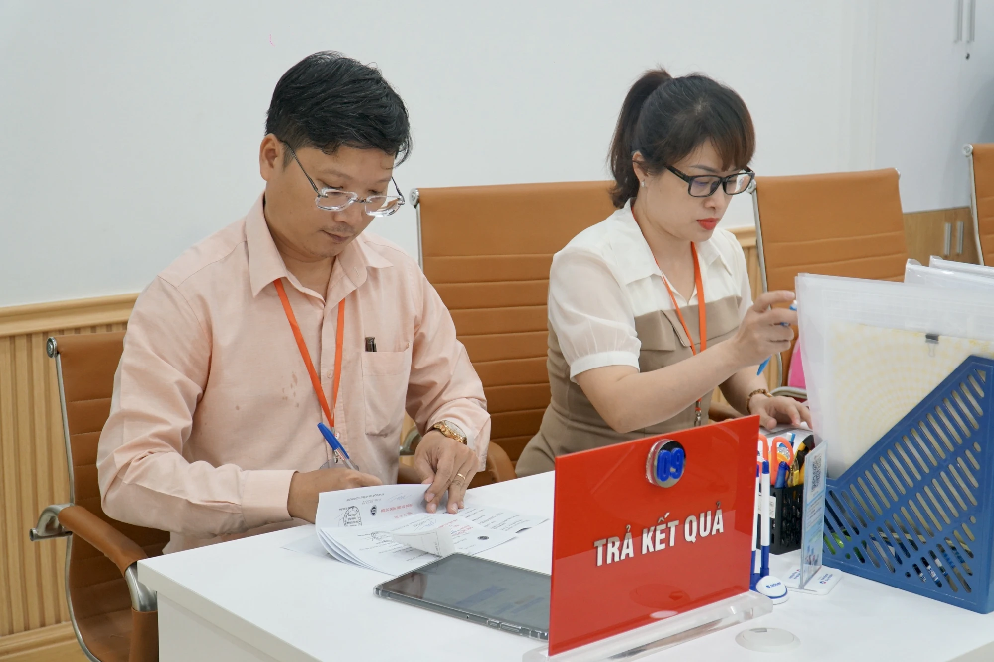 mot-thang-van-hanh-chinh-quyen-2-cap-chinh-quyen-gan-dan-hon.JPG