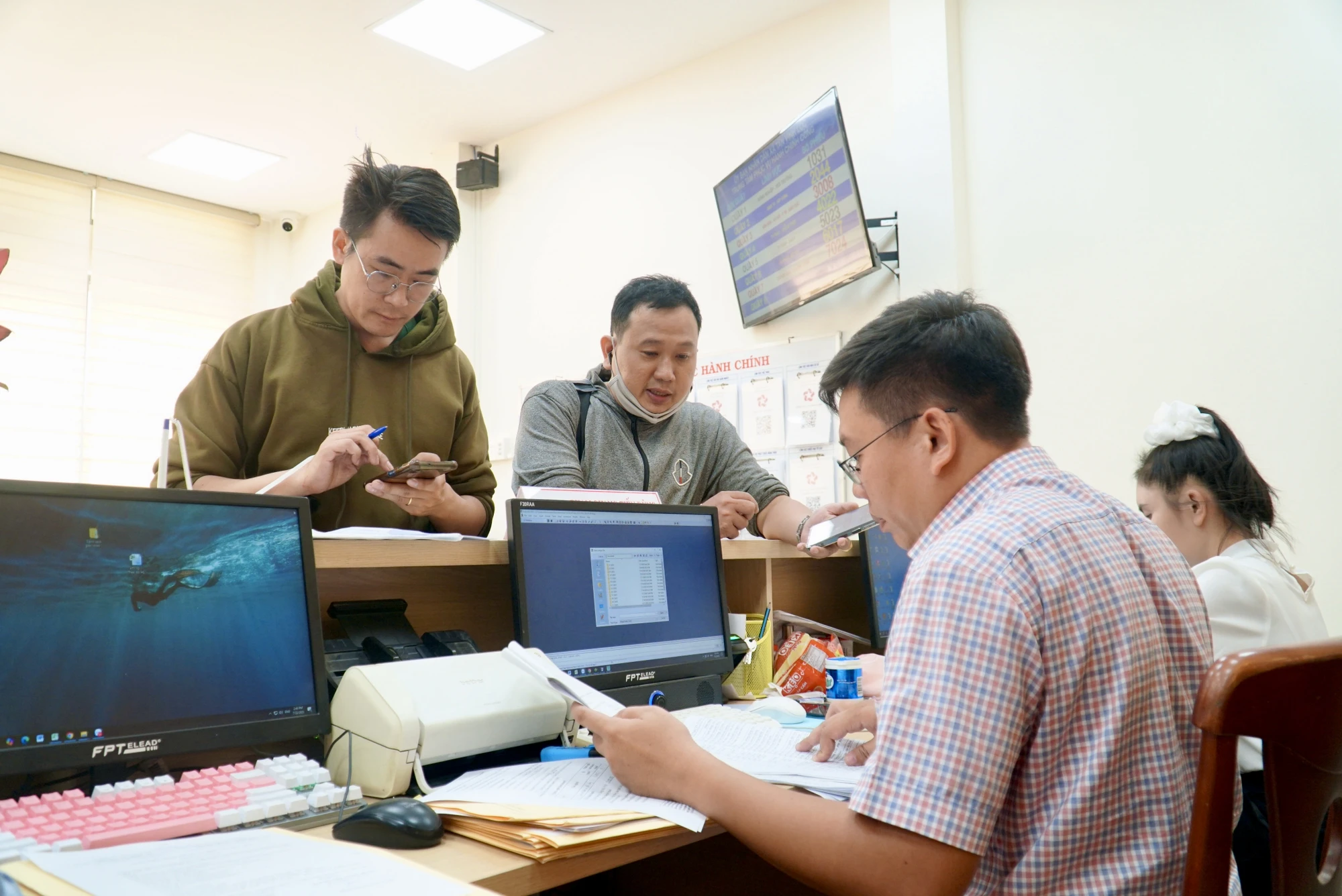 gap-anh-dung-quay-so-2-o-xa-tan-vinh-loc-tp-hcm-chinh-quyen-dia-phuong-2-cap-2.JPG