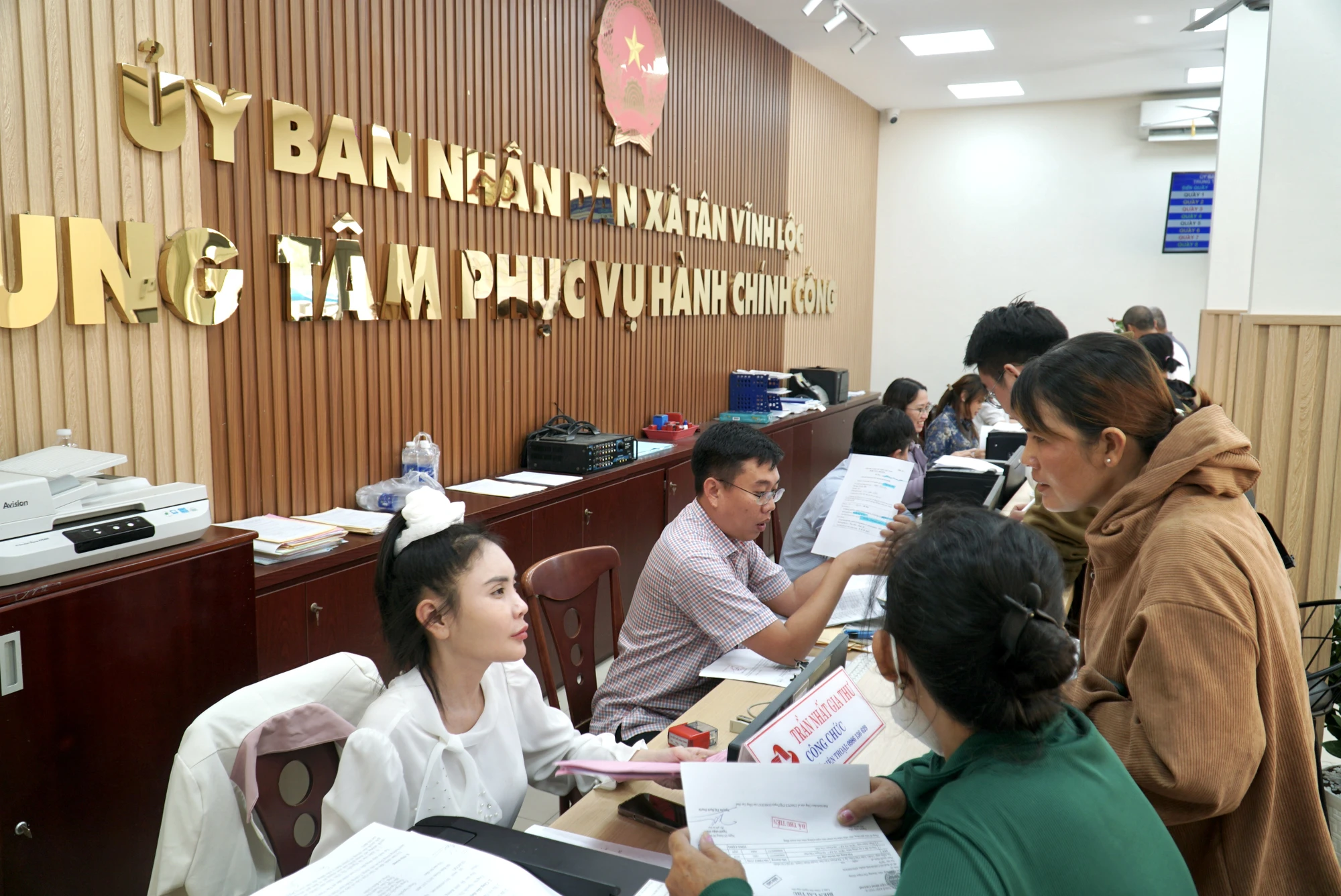 gap-anh-dung-quay-so-2-o-xa-tan-vinh-loc-tp-hcm-chinh-quyen-dia-phuong-2-cap.JPG