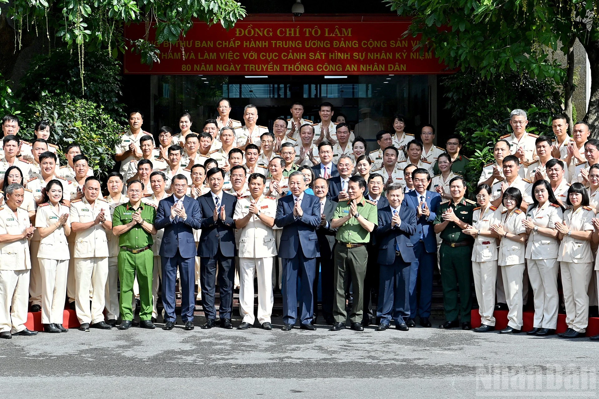 Tổng Bí thư: '80 năm - Vinh quang Công an nhân dân Việt Nam'