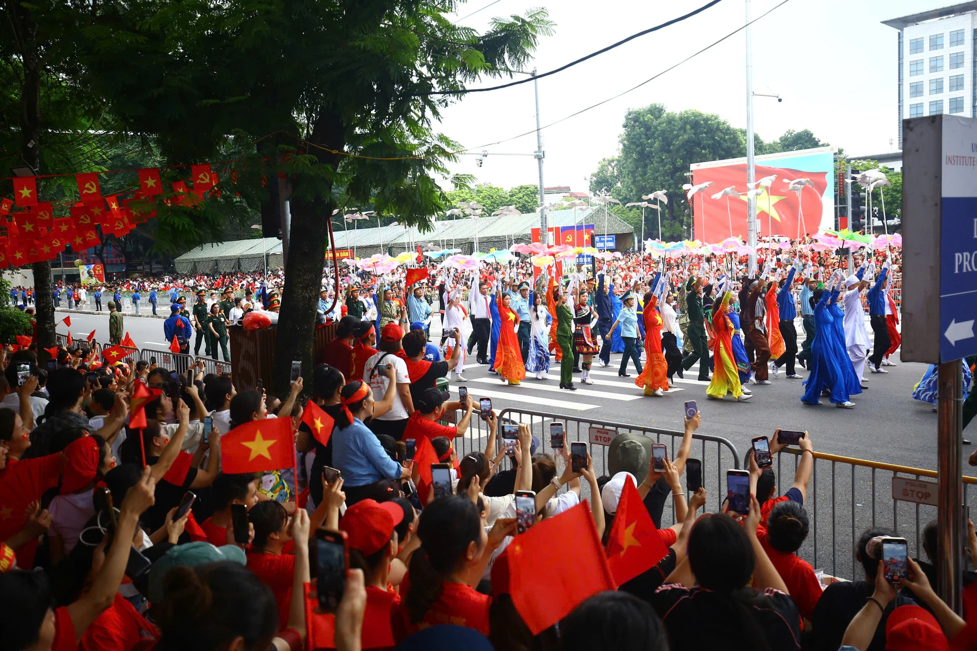 A80-Ngay-27-8-le-dieu-binh-dieu-hanh-1-phi-hung-1.jpg