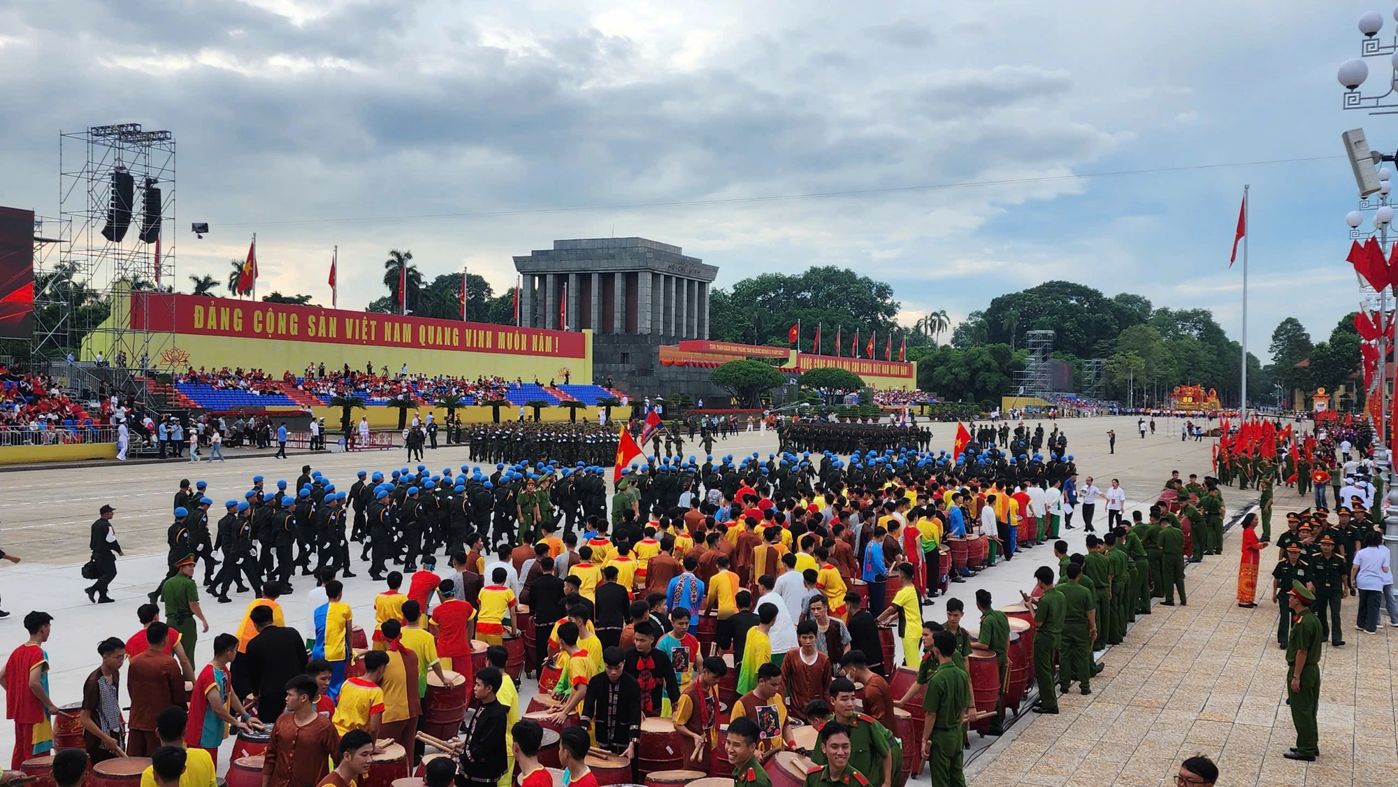 A80-Ngay-27-8-le-dieu-binh-dieu-hanh-dang-trung-15.jpg