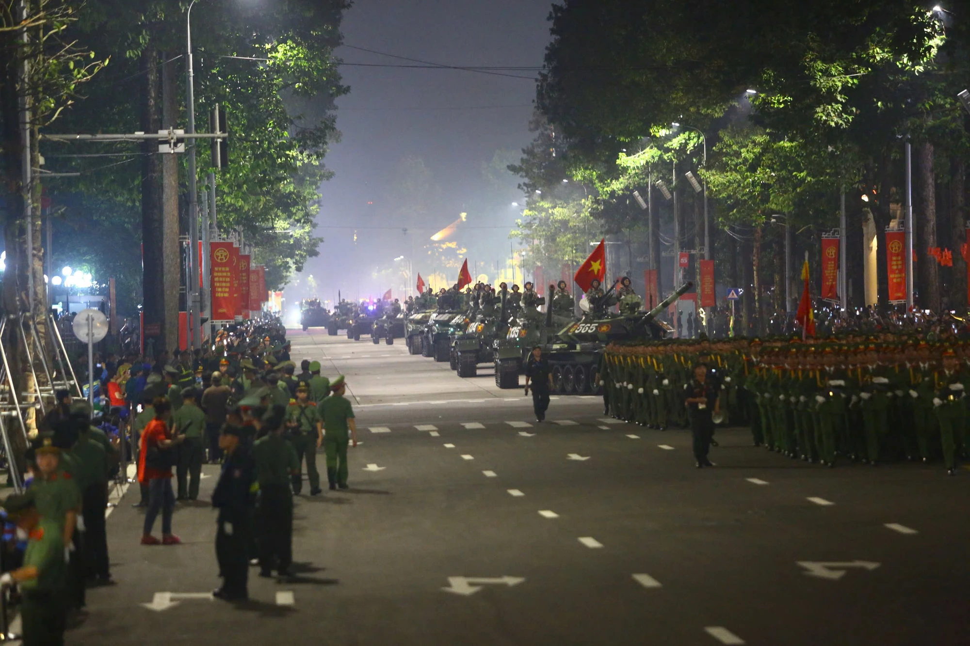A80-Ngay-27-8-le-dieu-binh-dieu-hanh-pccc-dan-khi-tai-trong-phu-1-6.jpg