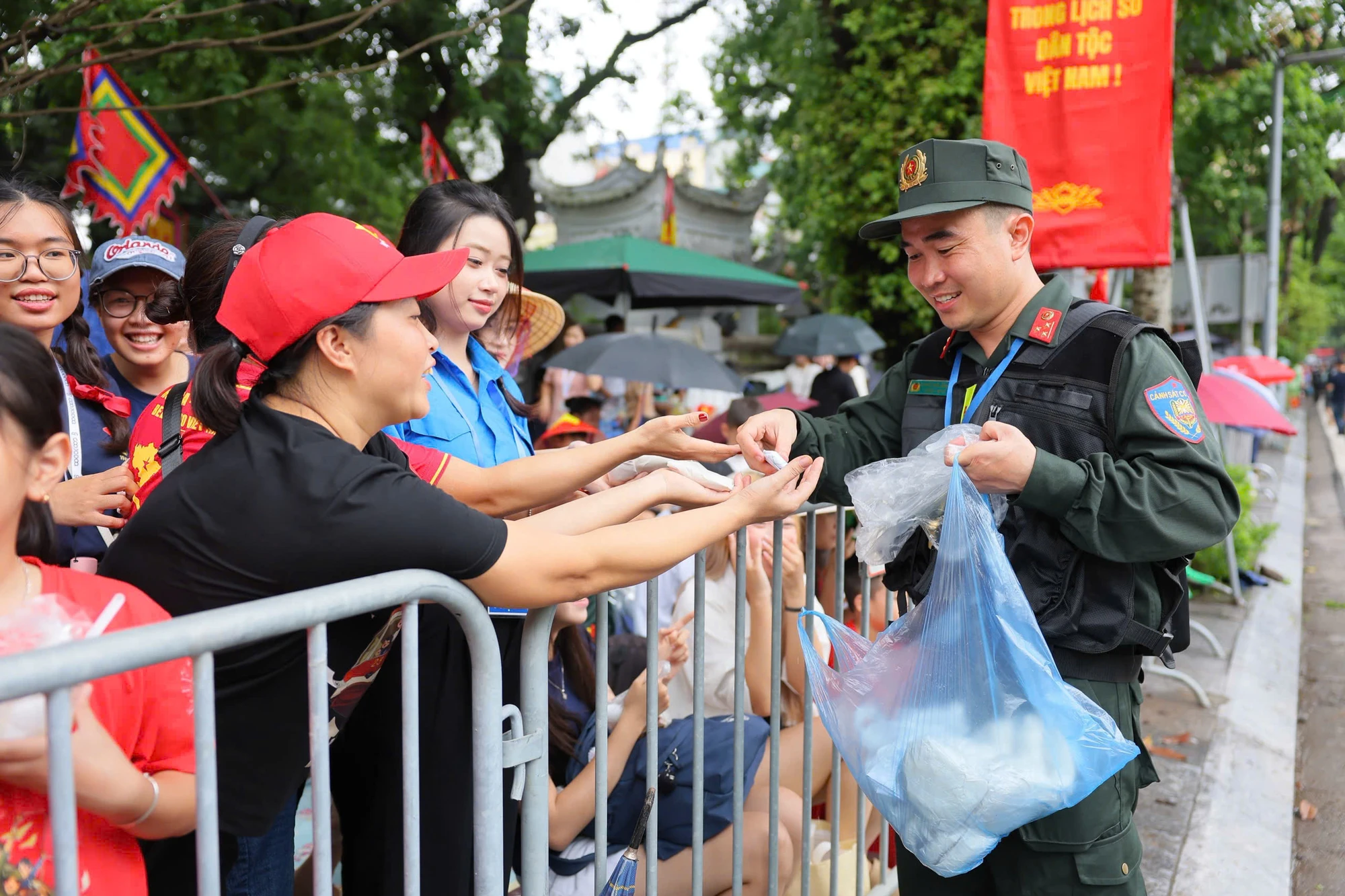 A80-Ngay-27-8-le-dieu-binh-dieu-hanh-CTV-tra-phuong-6.jpg