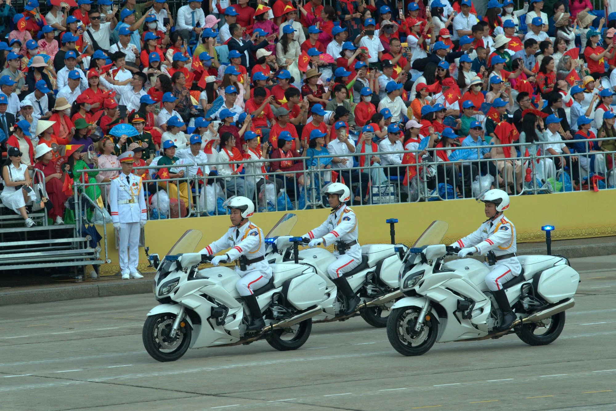 A80-Ngay-30-8-le-dieu-binh-dieu-hanh-xe-dac-chung-ho-tong-dang-trung-3.jpg