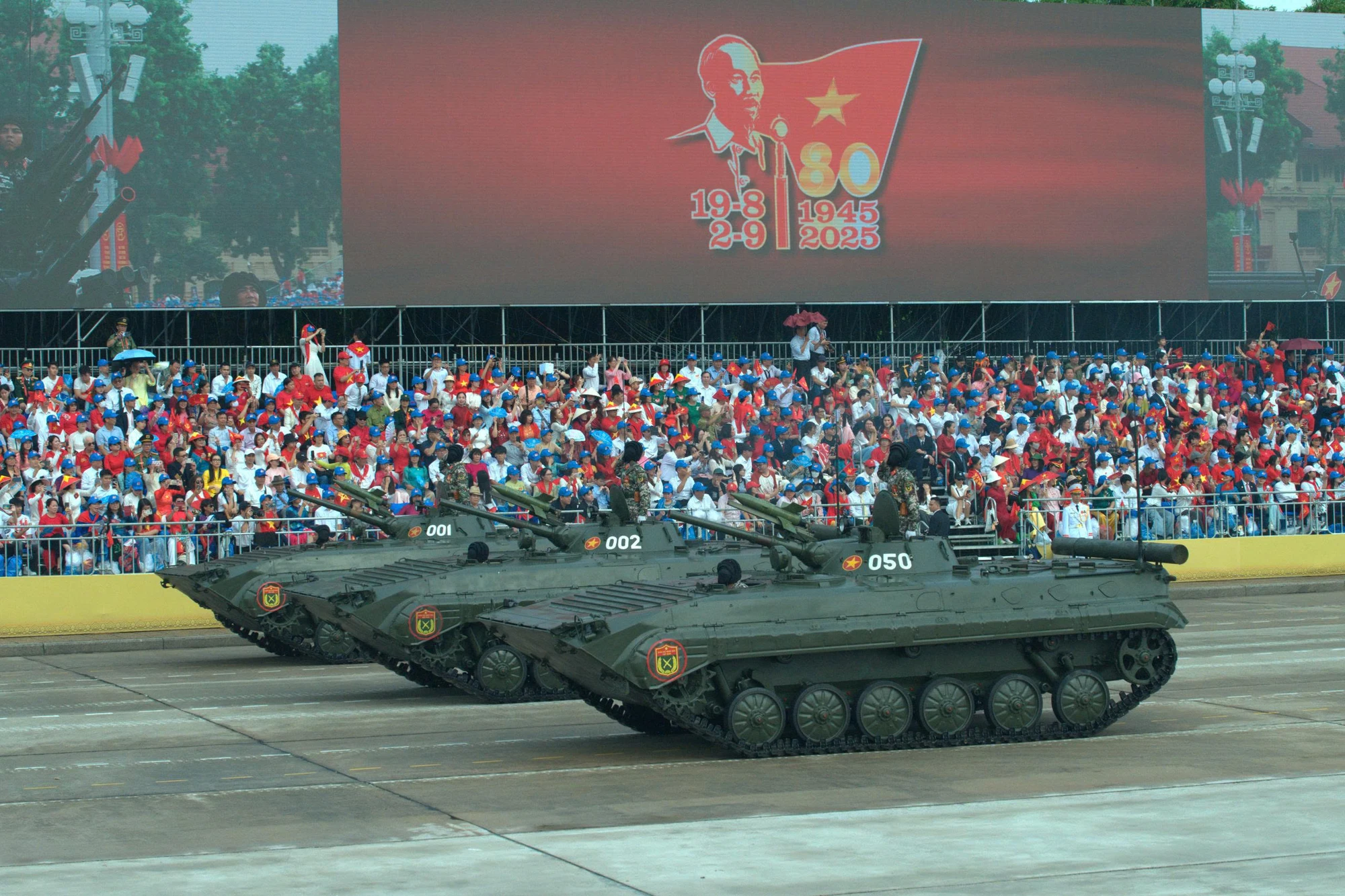 xe-banh-xich.jpg