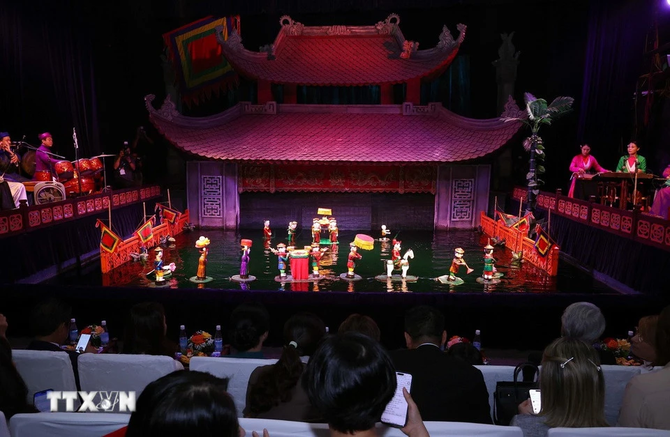 phu-nhan-ngo-phuong-ly-tai-ngo-phu-nhan-lis-cuesta-peraza-tai-ha-noi-2.jpg