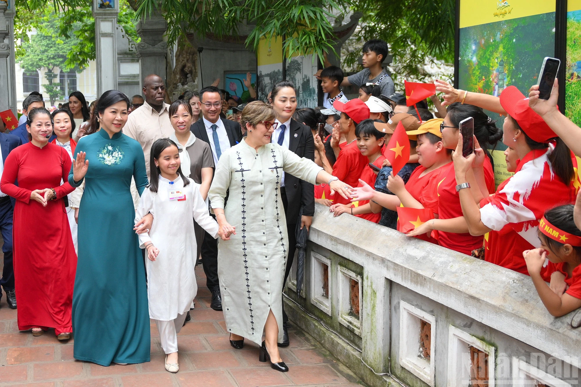 phu-nhan-ngo-phuong-ly-tai-ngo-phu-nhan-lis-cuesta-peraza-tai-ha-noi-nhan-dan-5.jpg
