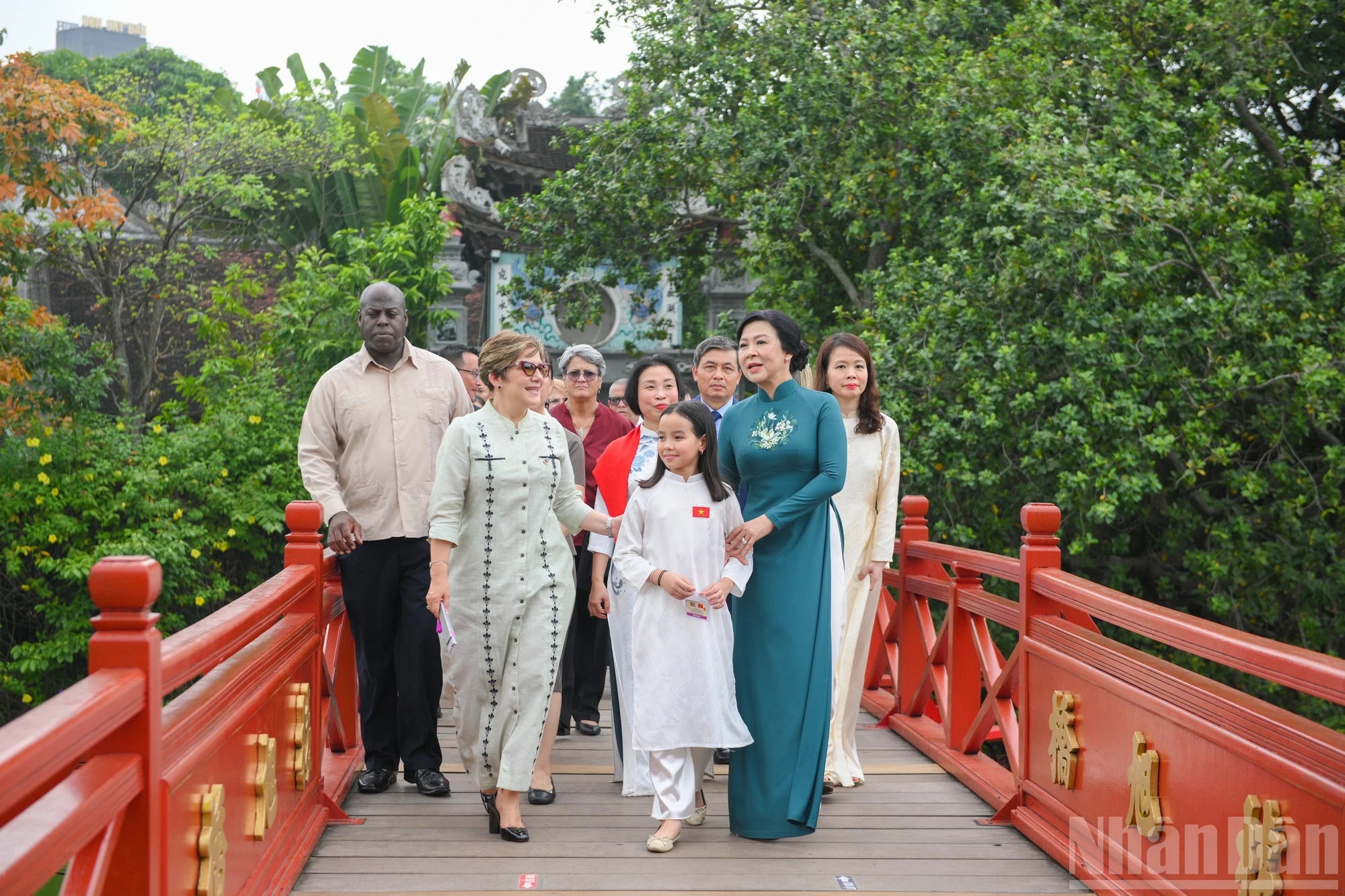 phu-nhan-ngo-phuong-ly-tai-ngo-phu-nhan-lis-cuesta-peraza-tai-ha-noi-nhan-dan-7.jpg