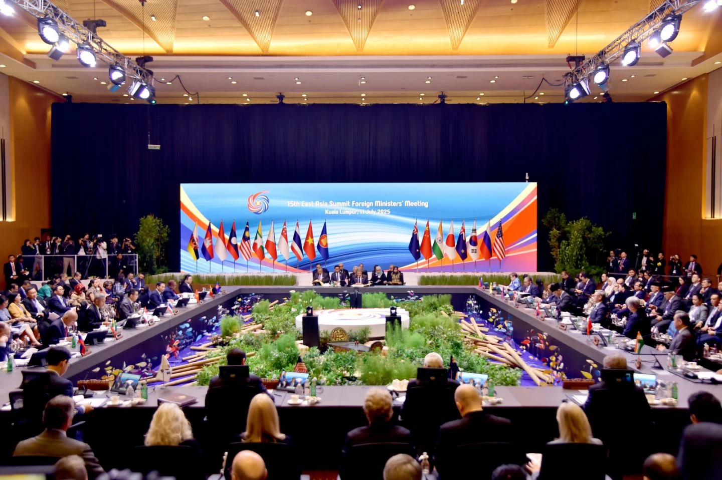 than-toc-trien-khai-bo-tu-tru-cot-bai-2-viet-nam-kien-tri-quan-diem-chon-le-phai-trong-hoi-nhap-quoc-te-1.jpg