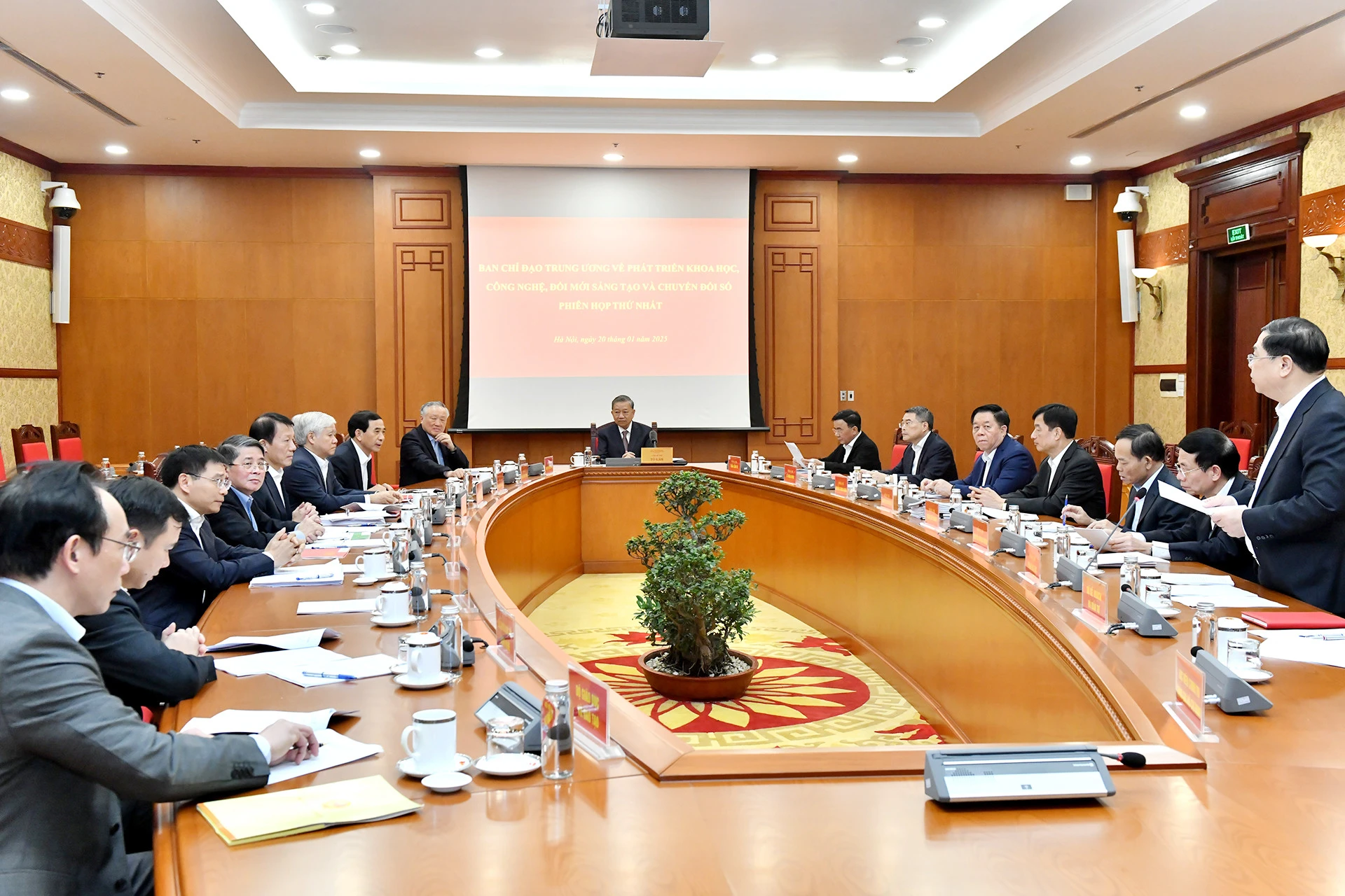 nghi-quyet-57-tru-cot-chien-luoc-de-viet-nam-hien-thuc-hoa-khat-vong-hung-cuong.jpg