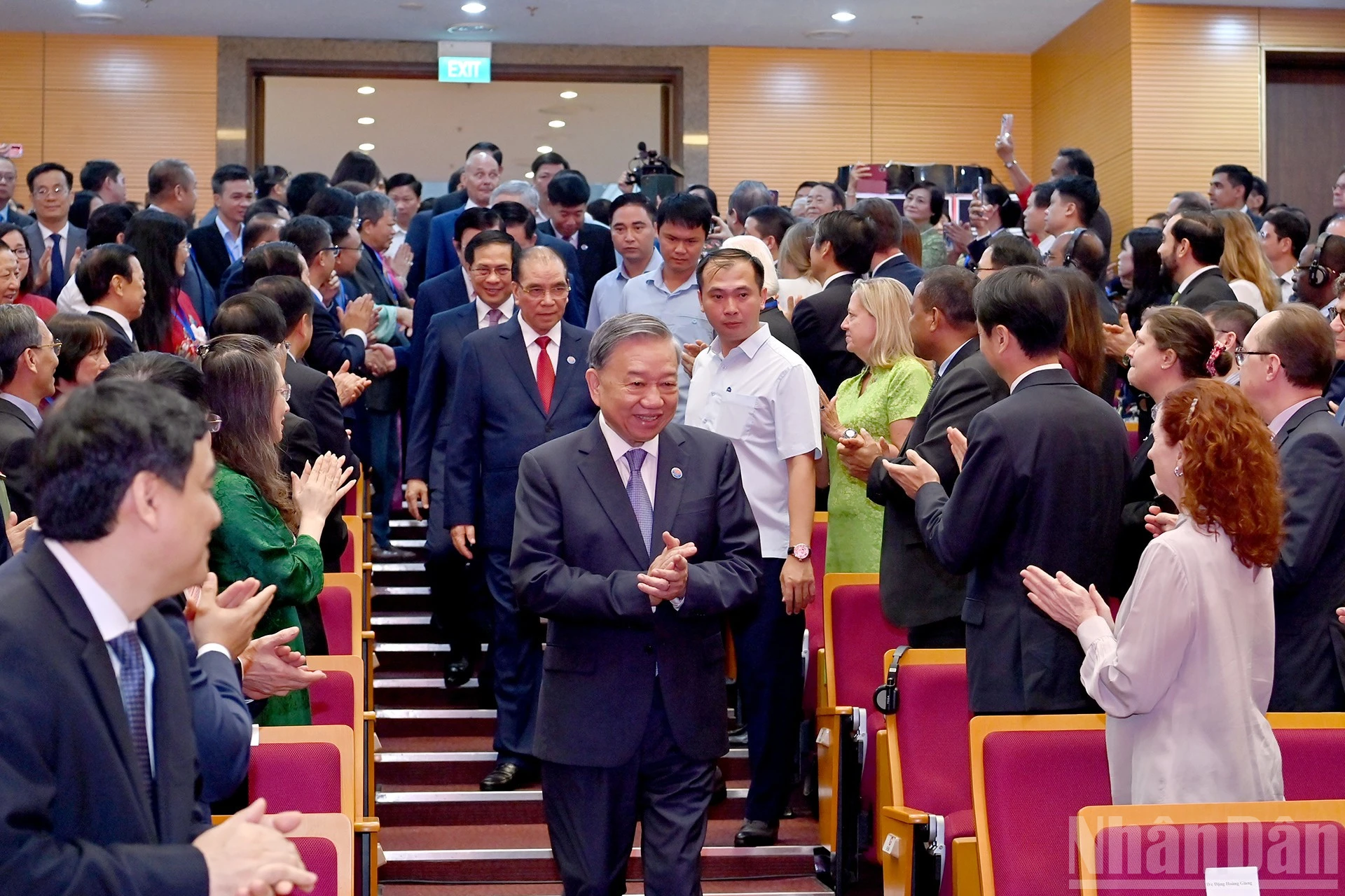dai-su-pham-quang-vinh-viet-nam-dat-minh-vao-chinh-dong-chay-cua-thoi-dai-nghi-quyet-59-2.jpg