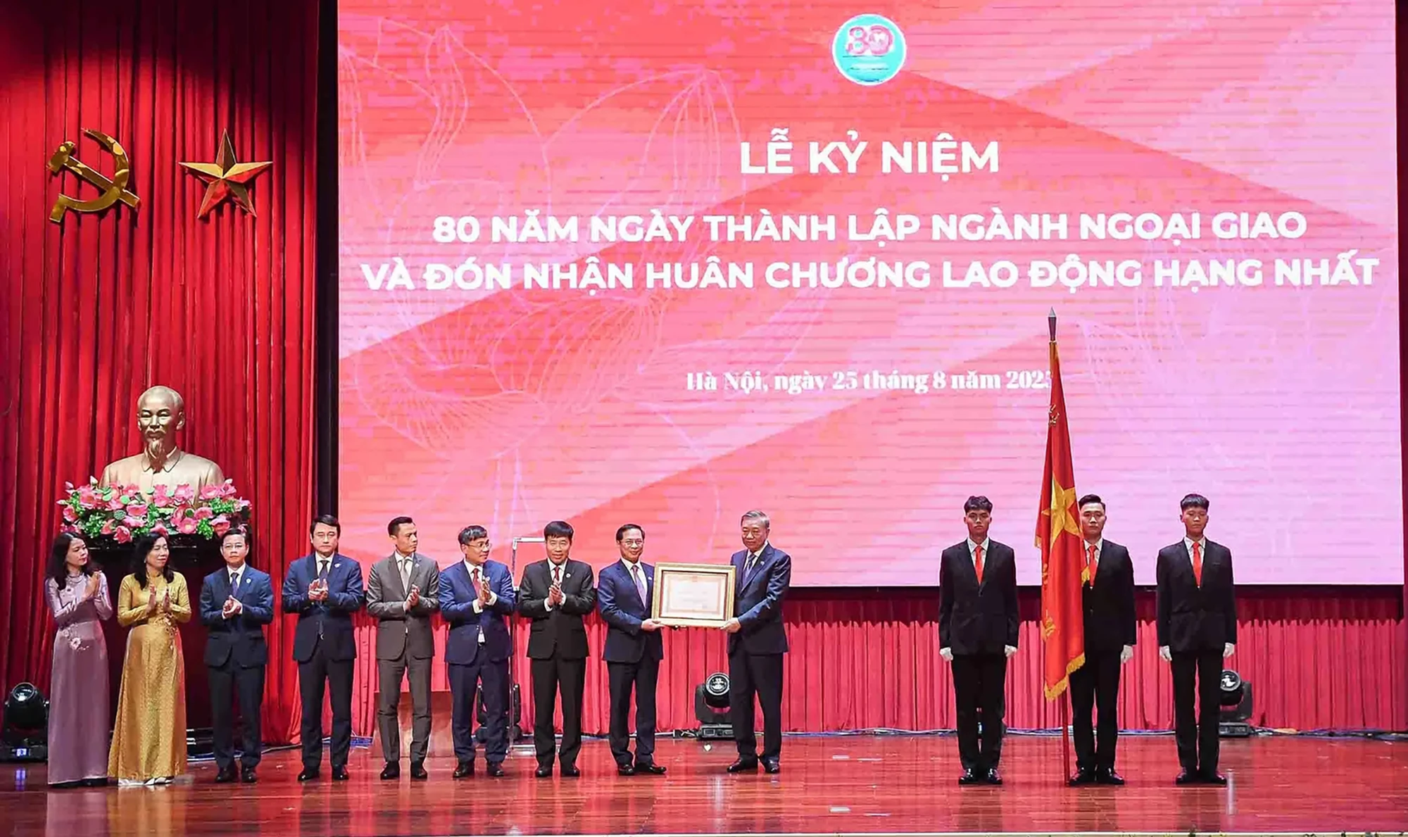 dai-su-pham-quang-vinh-viet-nam-dat-minh-vao-chinh-dong-chay-cua-thoi-dai-nghi-quyet-59-3.jpg