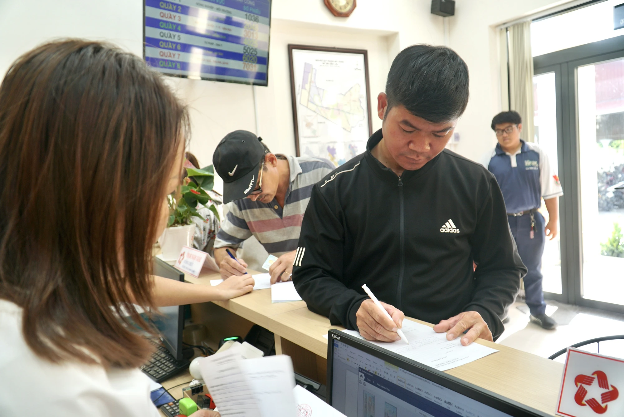 tp.hcm-khi-hanh-chinh-phuc-vu-den-tu-menh-lenh-trai-tim-le-thoa-2.JPG