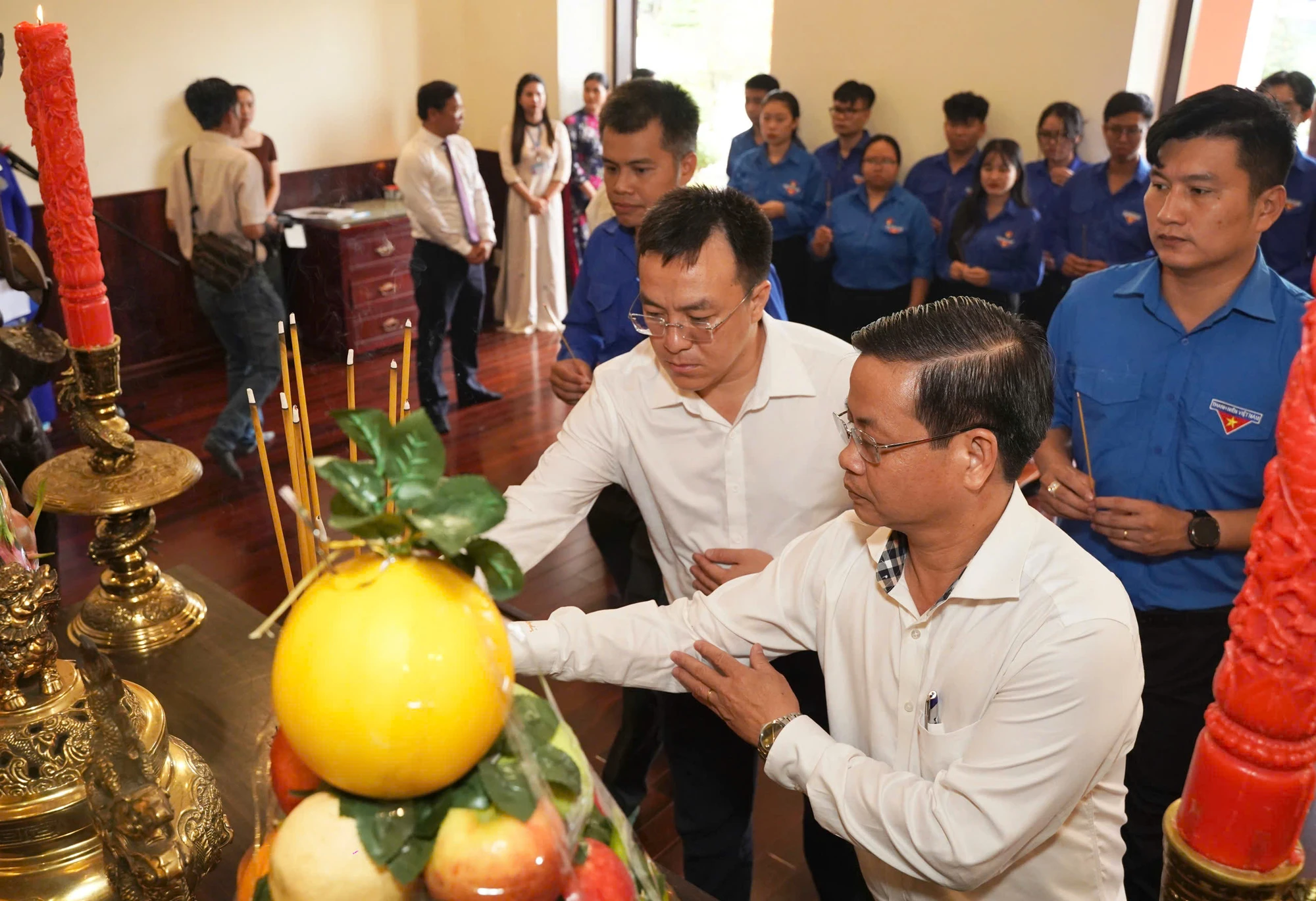 ong-nguyen-phuoc-loc-dang-huong-tai-bao-tang-ho-chi-minh-1.jpg