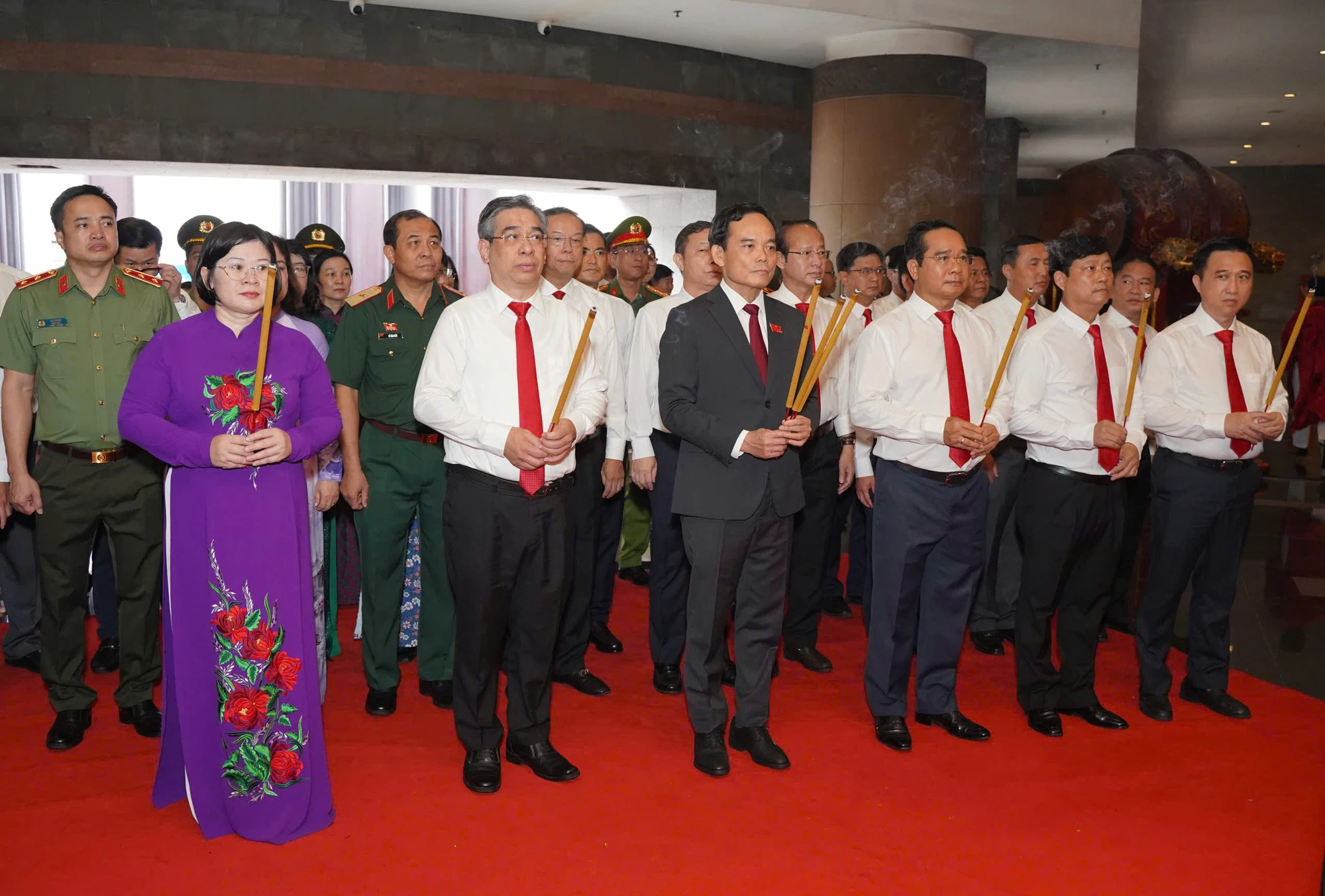dang-huong-tran-luu-quang-1.jpg