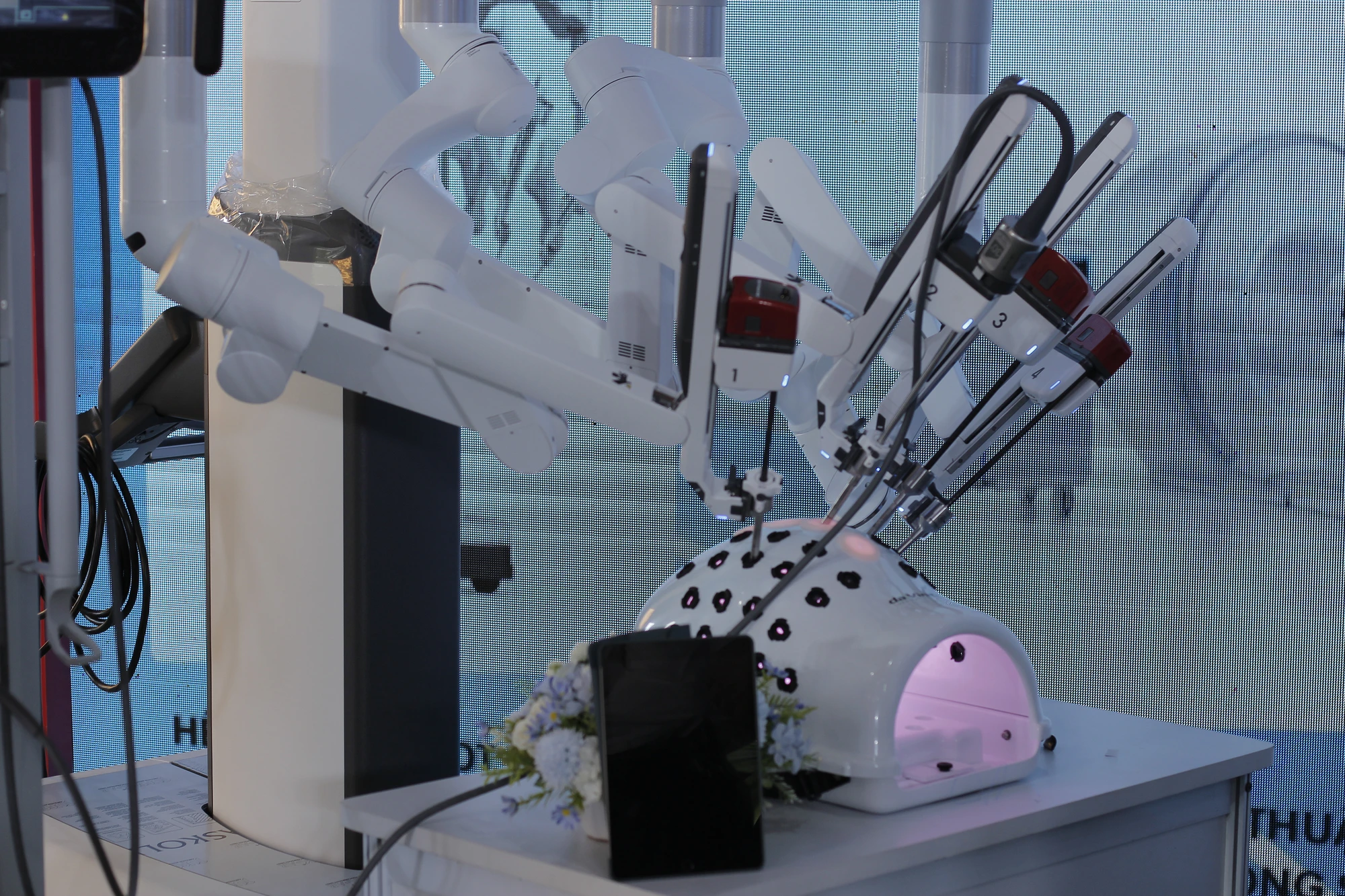 robot-cong-nghe-chien-luoc-quan-tri-so-1.JPG