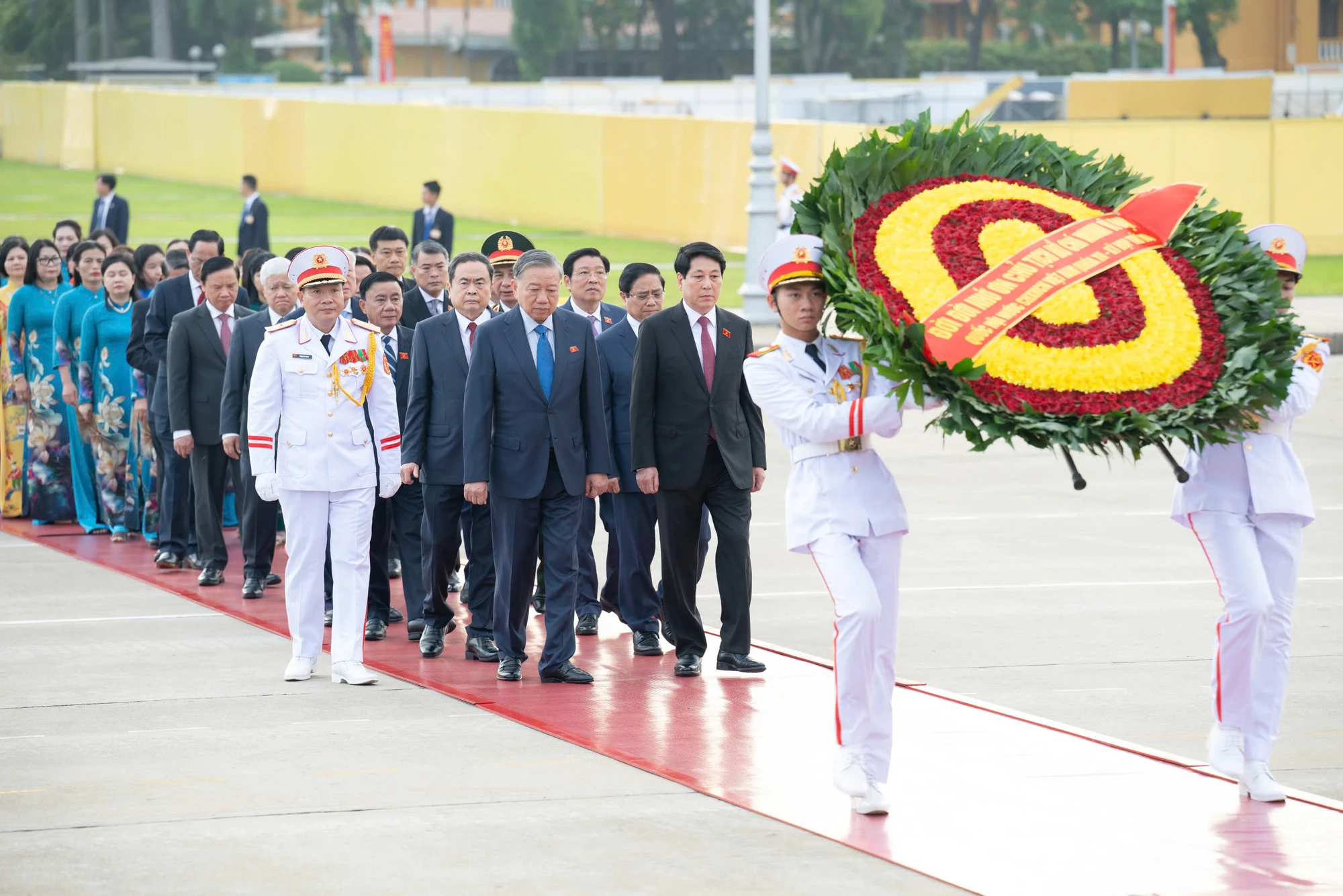 ky-hop-thu-10-ky-hop-lich-su-vieng-chu-tich-ho-chi-minh-12.jpg