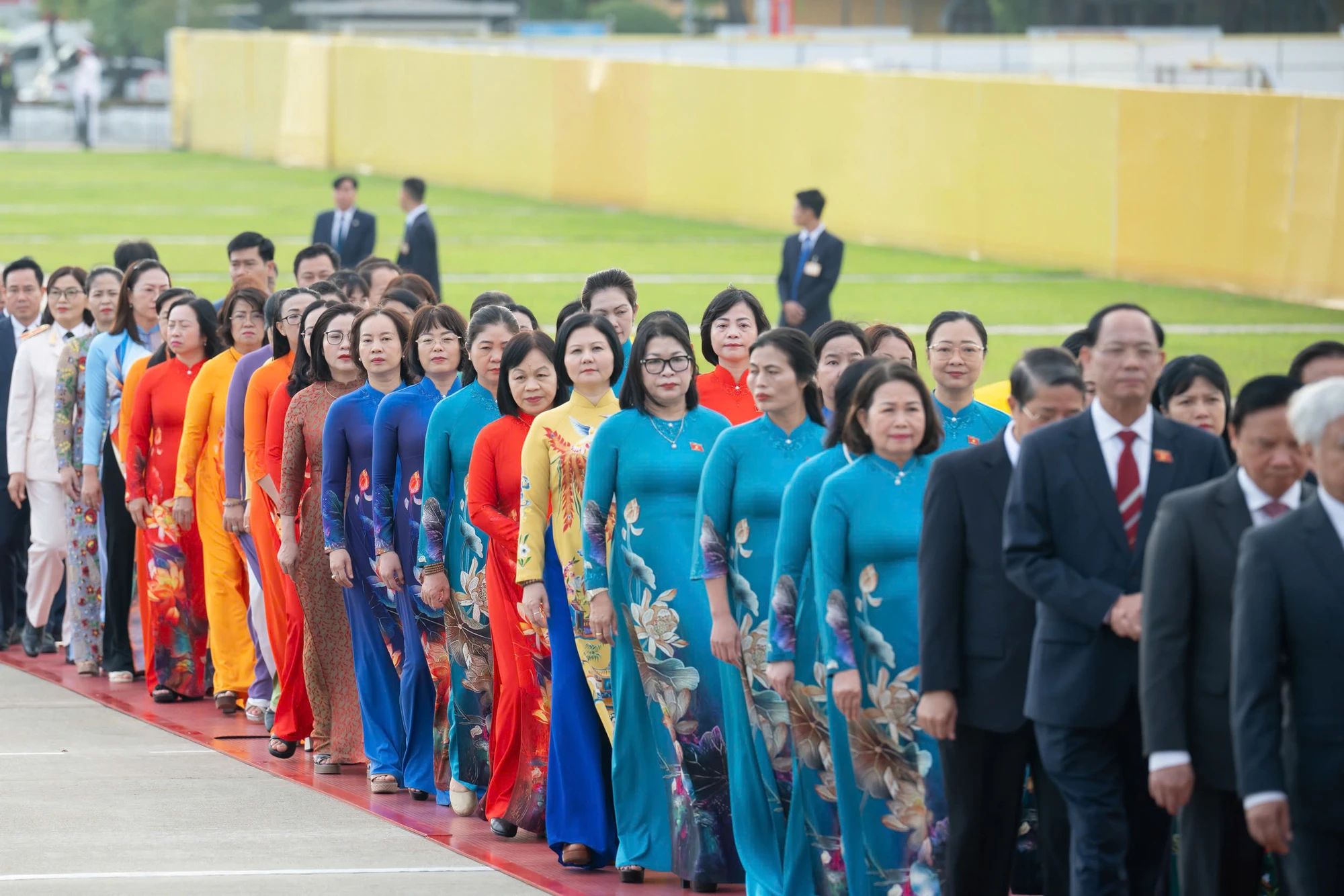 ky-hop-thu-10-ky-hop-lich-su-vieng-chu-tich-ho-chi-minh-13.jpg