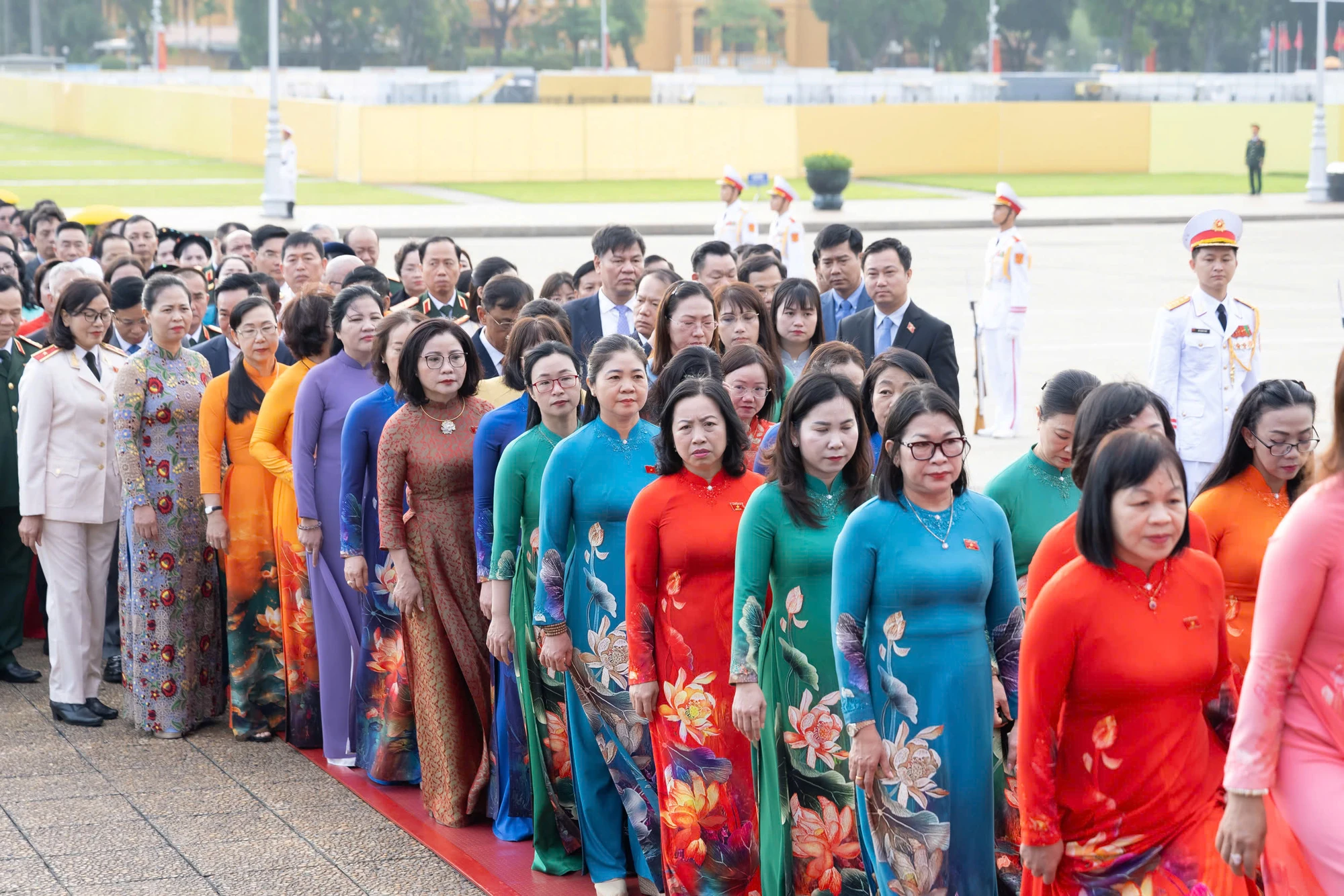 ky-hop-thu-10-ky-hop-lich-su-vieng-chu-tich-ho-chi-minh-5.jpg
