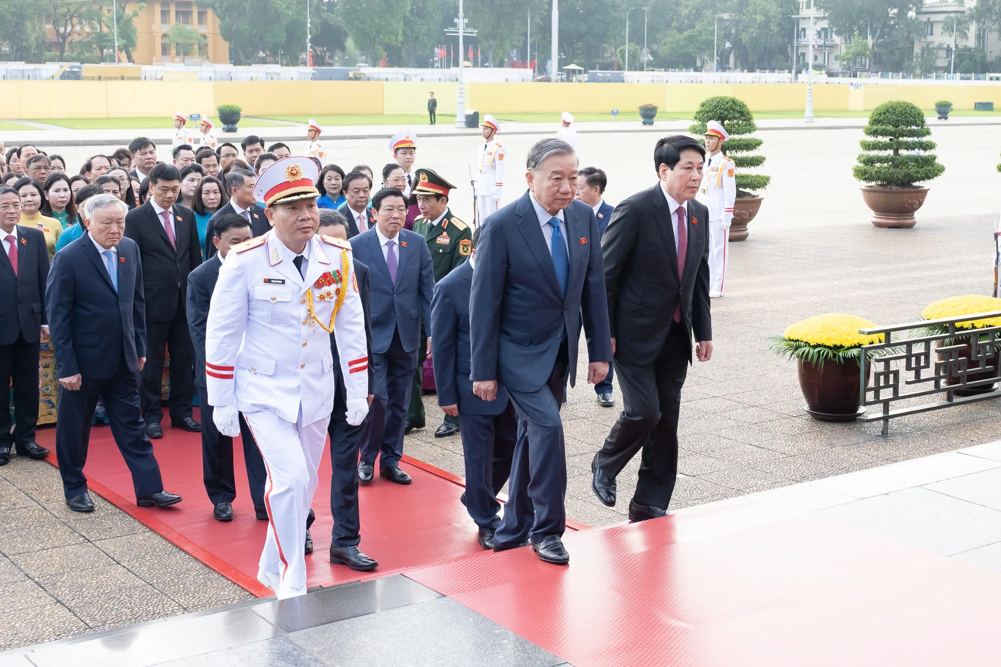 ky-hop-thu-10-ky-hop-lich-su-vieng-chu-tich-ho-chi-minh-6.jpg