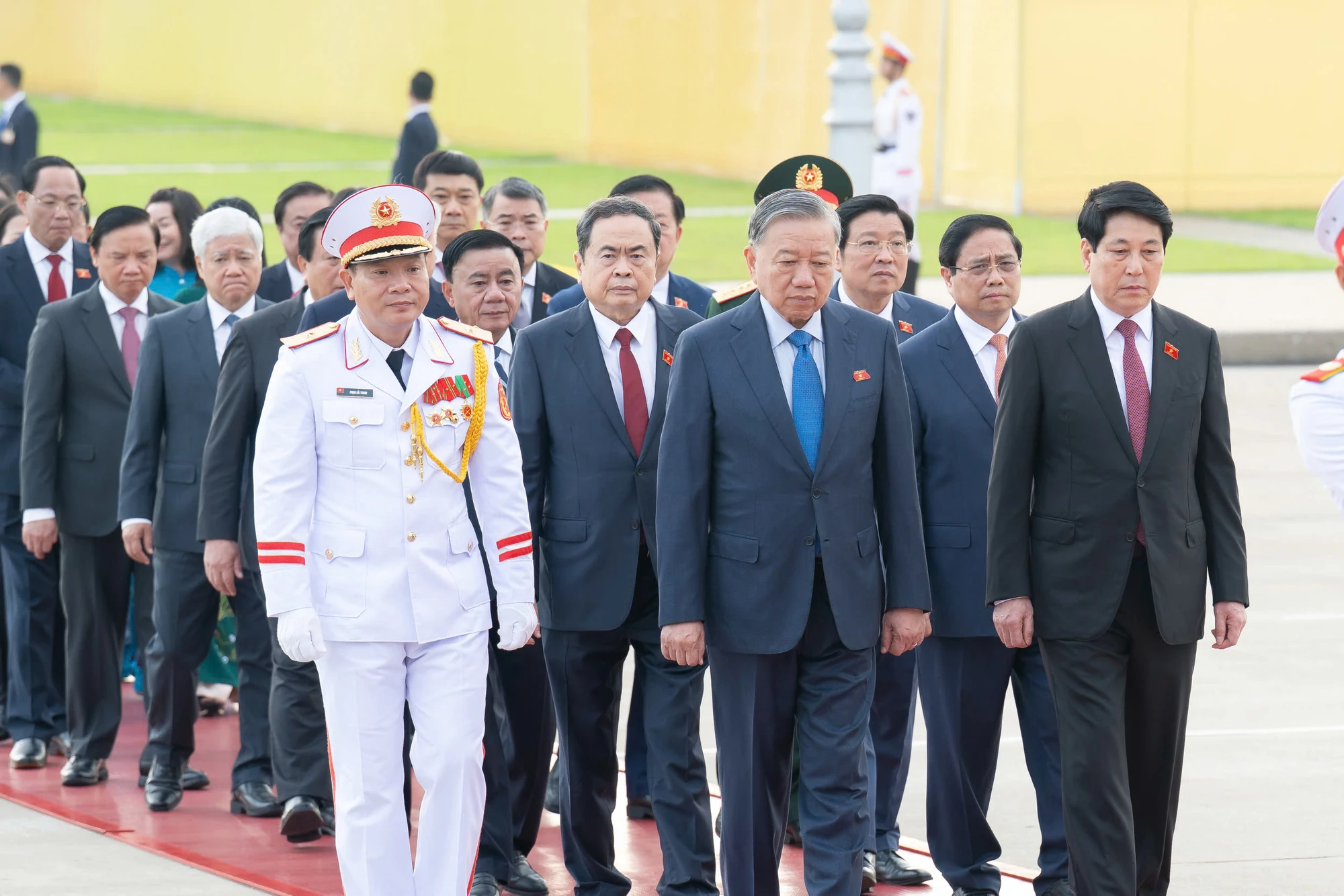 ky-hop-thu-10-ky-hop-lich-su-vieng-chu-tich-ho-chi-minh-9.jpg