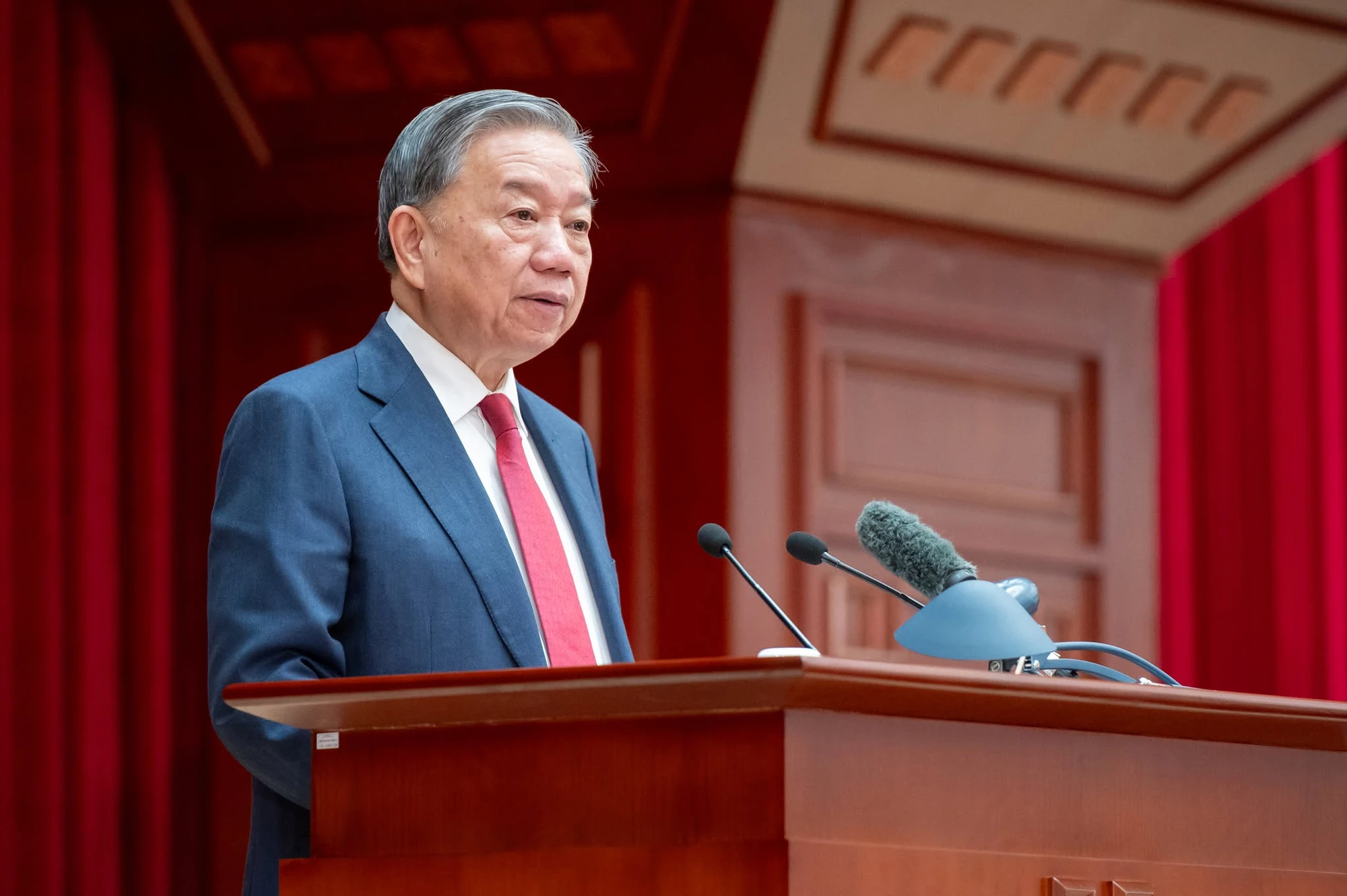 trung-uong-cho-y-kien-ve-so-luong-va-lua-chon-nhan-su-bo-chinh-tri-ban-bi-thu-khoa-moi-4.jpeg