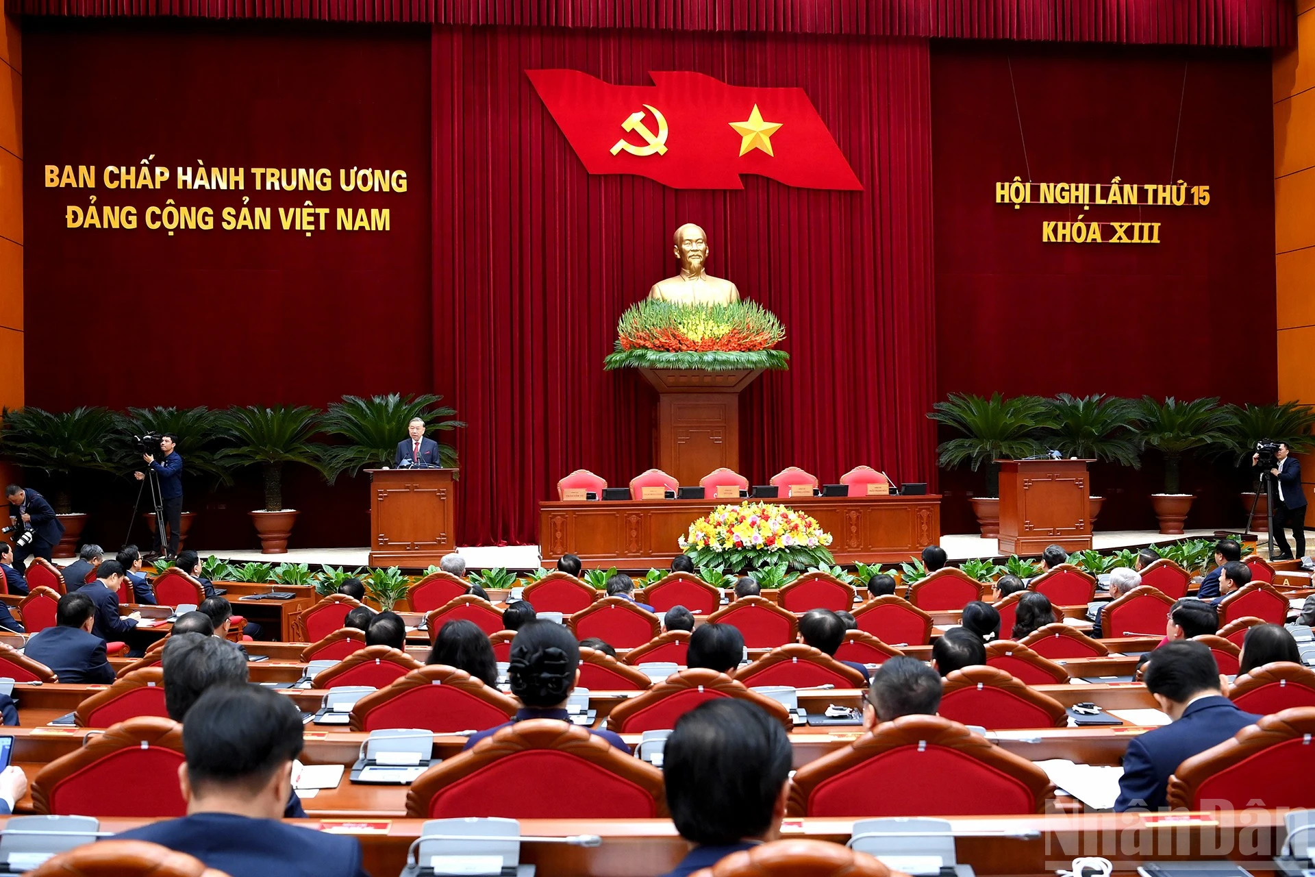 Be-mac-hoi-nghi-trung-uong-15-nhan-dan-3.jpg