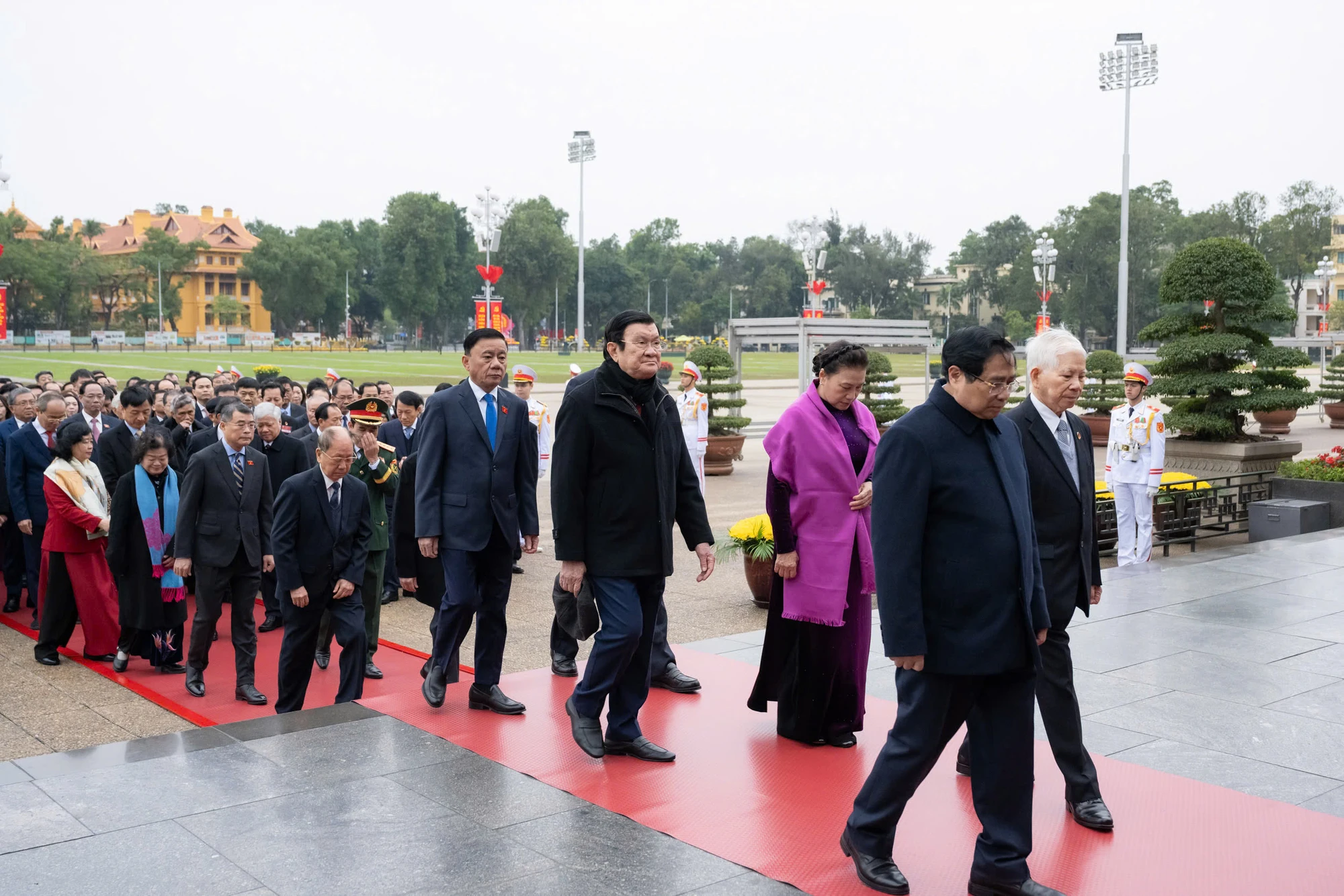 lanh-dao-dang-nha-nuoc-vao-lang-vieng-bac-dip-ky-niem-80-nam-ngay-tong-tuyen-cu-1.jpg