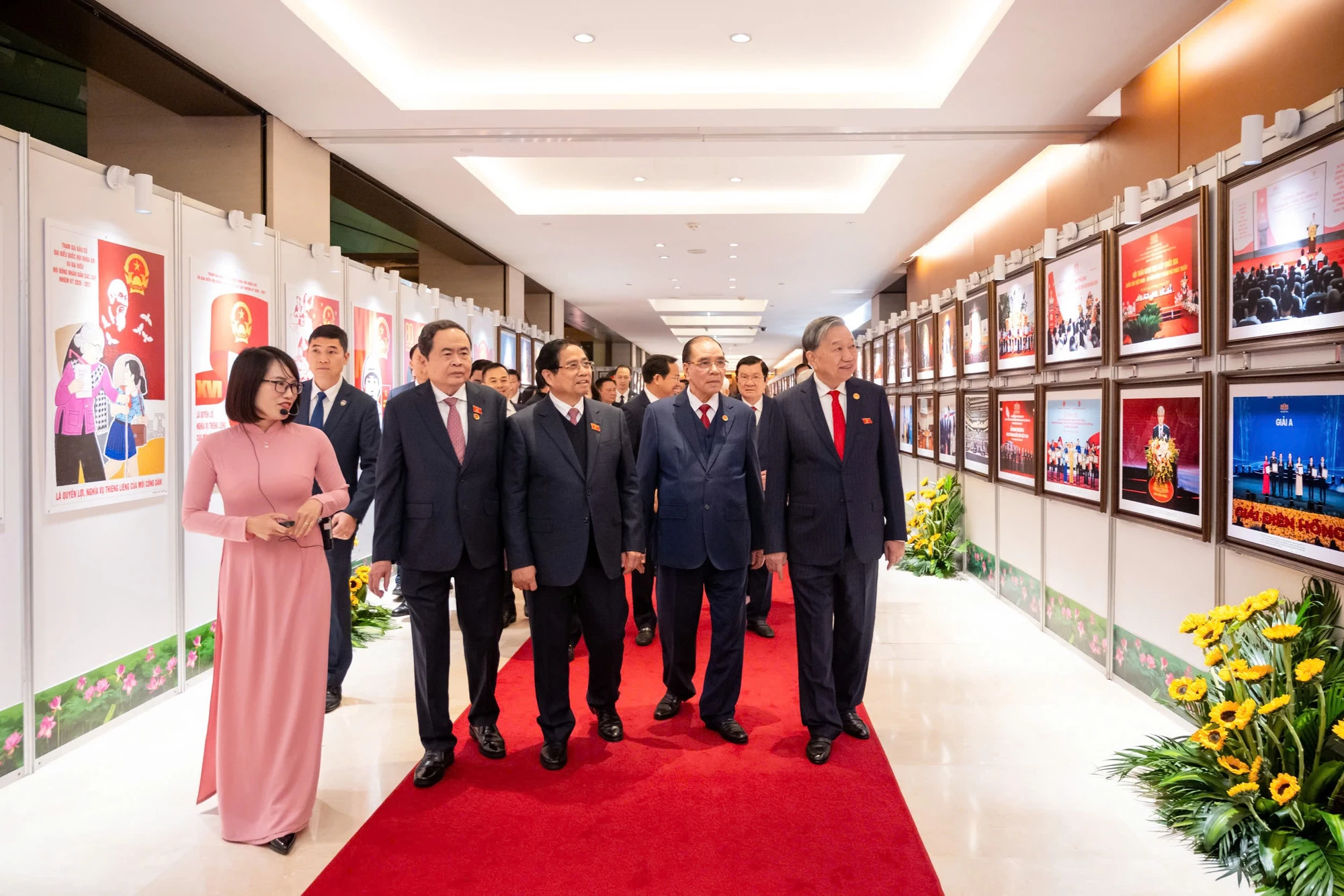 lanh-dao-dang-nha-nuoc-vao-lang-vieng-bac-dip-ky-niem-80-nam-ngay-tong-tuyen-cu-trien-lam-3.jpg
