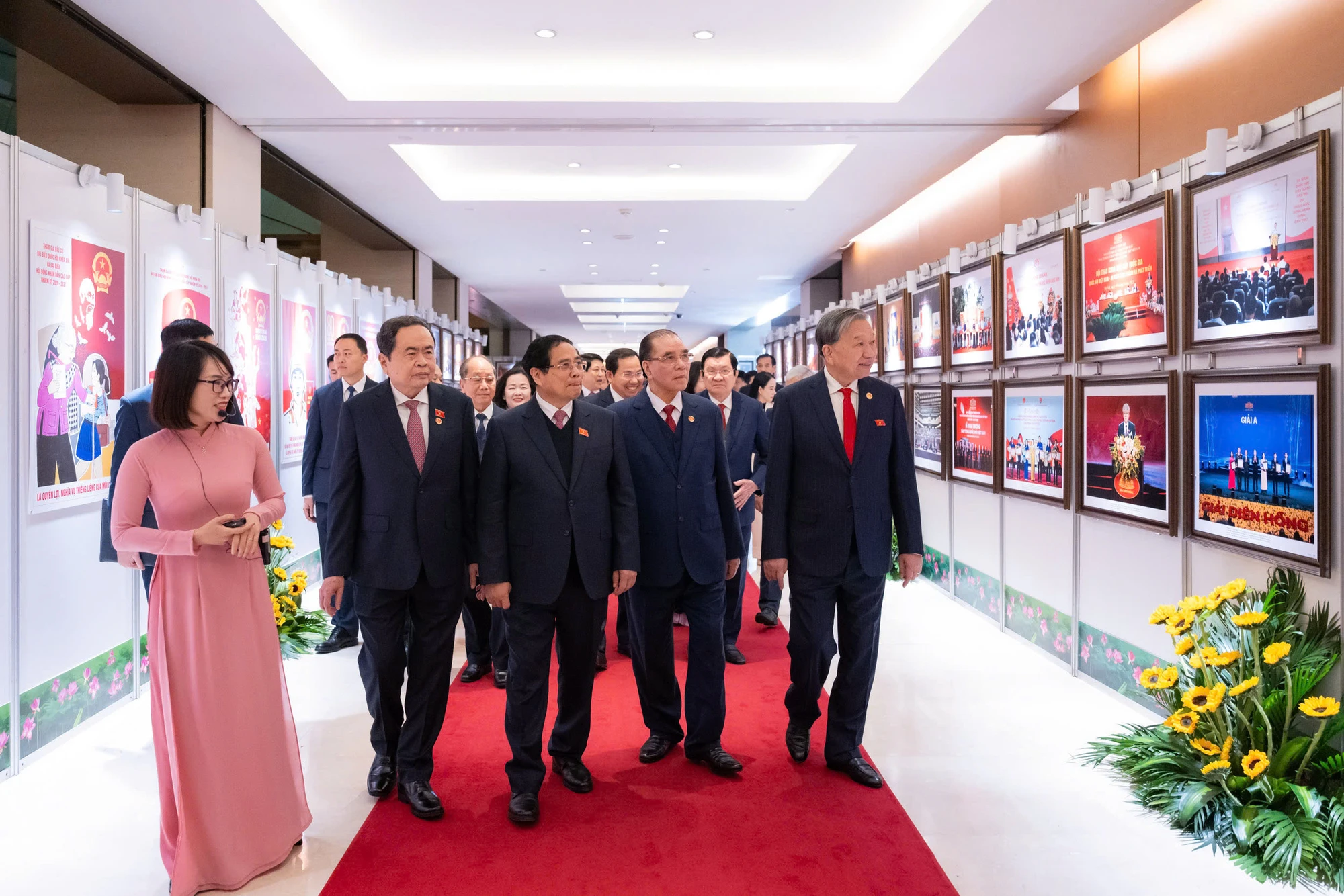 lanh-dao-dang-nha-nuoc-vao-lang-vieng-bac-dip-ky-niem-80-nam-ngay-tong-tuyen-cu-trien-lam-5.jpg