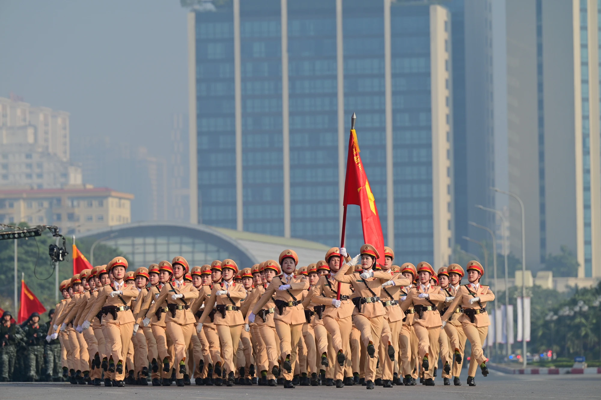 can-canh-cac-canh-ve-canh-sat-cung-dan-khi-tai-hien-dai-tai-le-tong-duyet-bao-ve-dai-hoi-dang-xiv-12.jpg
