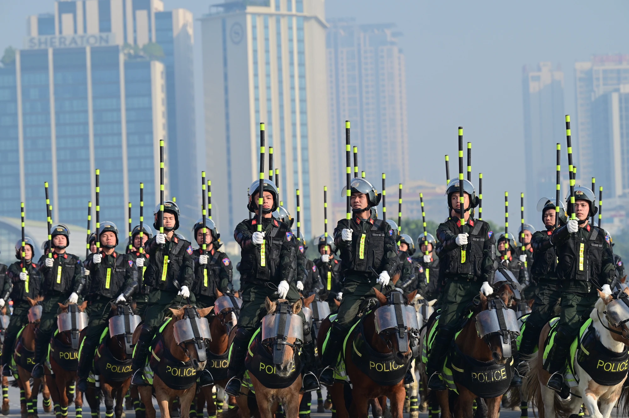 can-canh-cac-canh-ve-canh-sat-cung-dan-khi-tai-hien-dai-tai-le-tong-duyet-bao-ve-dai-hoi-dang-xiv-23.jpg