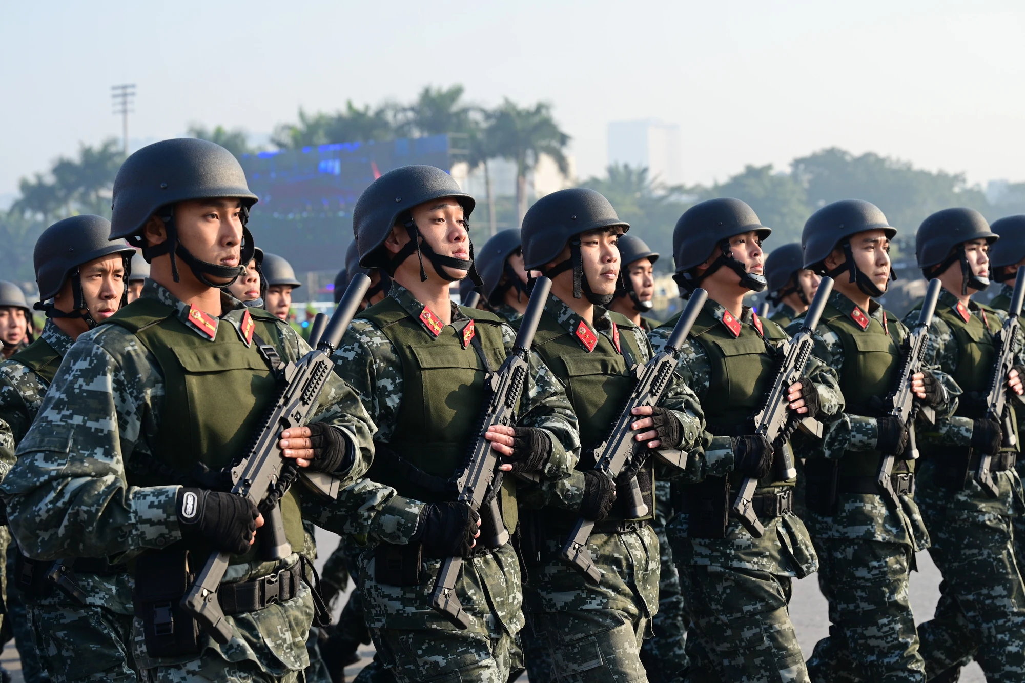 can-canh-cac-canh-ve-canh-sat-cung-dan-khi-tai-hien-dai-tai-le-tong-duyet-bao-ve-dai-hoi-dang-xiv-3.jpg