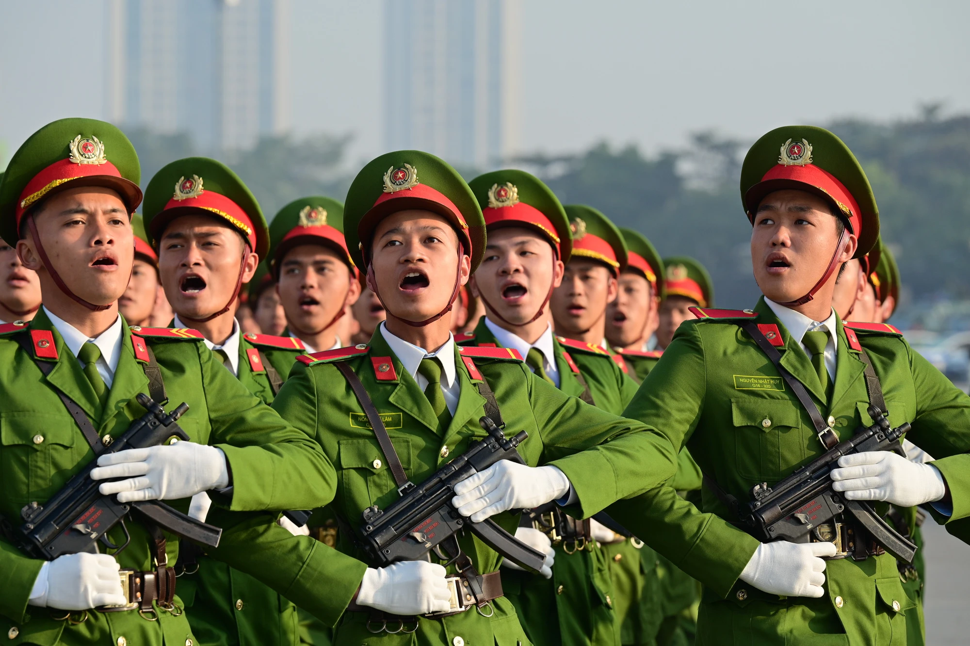 can-canh-cac-canh-ve-canh-sat-cung-dan-khi-tai-hien-dai-tai-le-tong-duyet-bao-ve-dai-hoi-dang-xiv-4.jpg