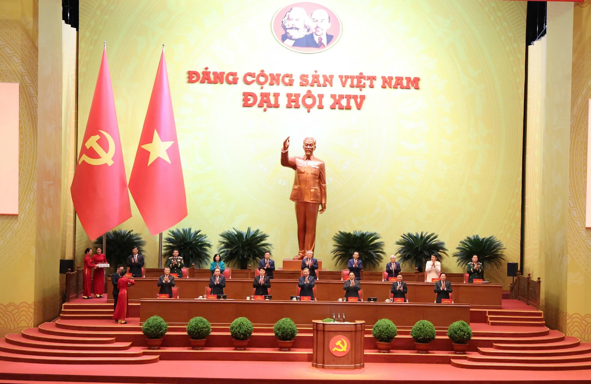doan-dai-bieu-phien-tru-bi-bieu-quyet-le-thoa-12.jpg