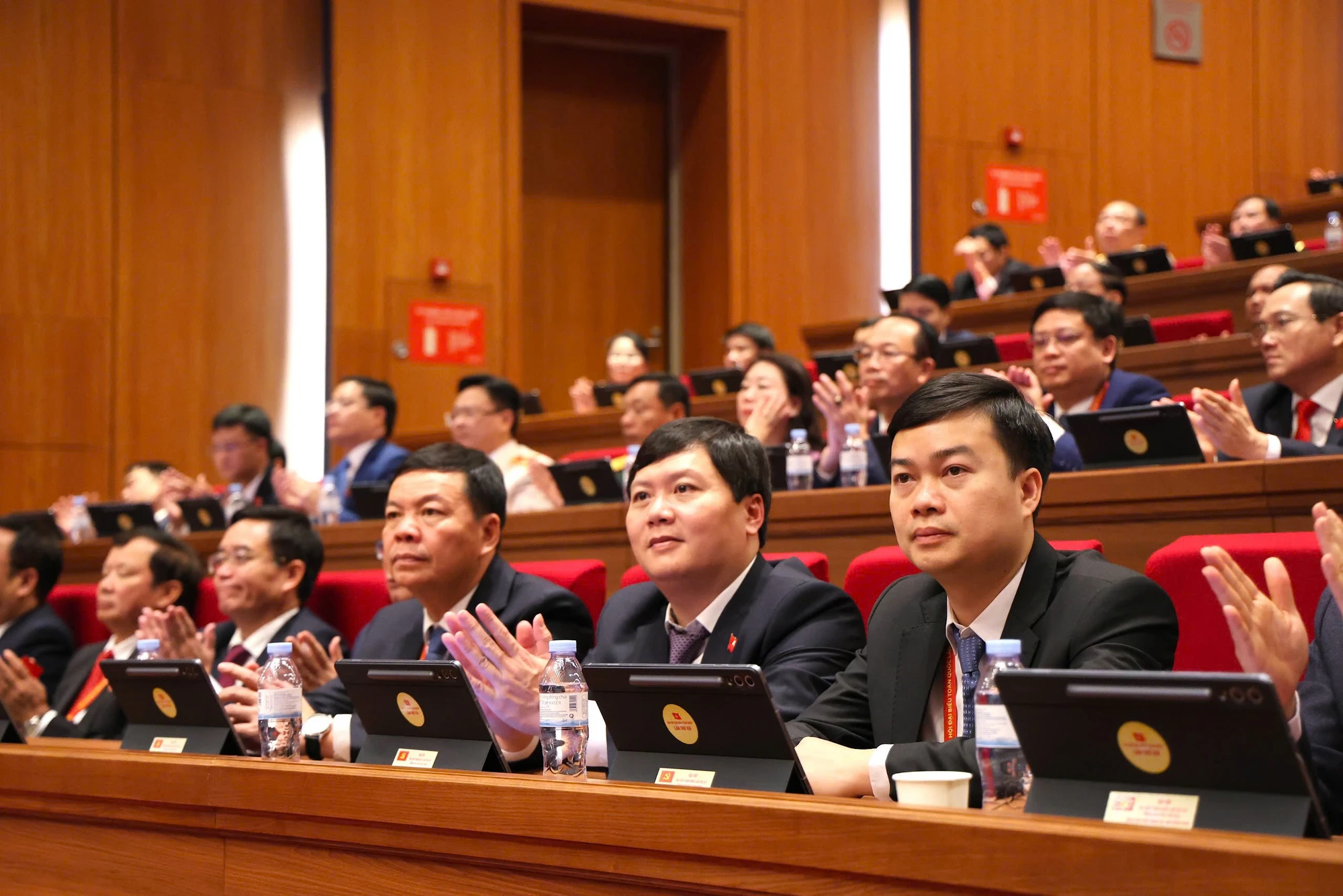 doan-dai-bieu-phien-tru-bi-bieu-quyet-le-thoa-14.jpg