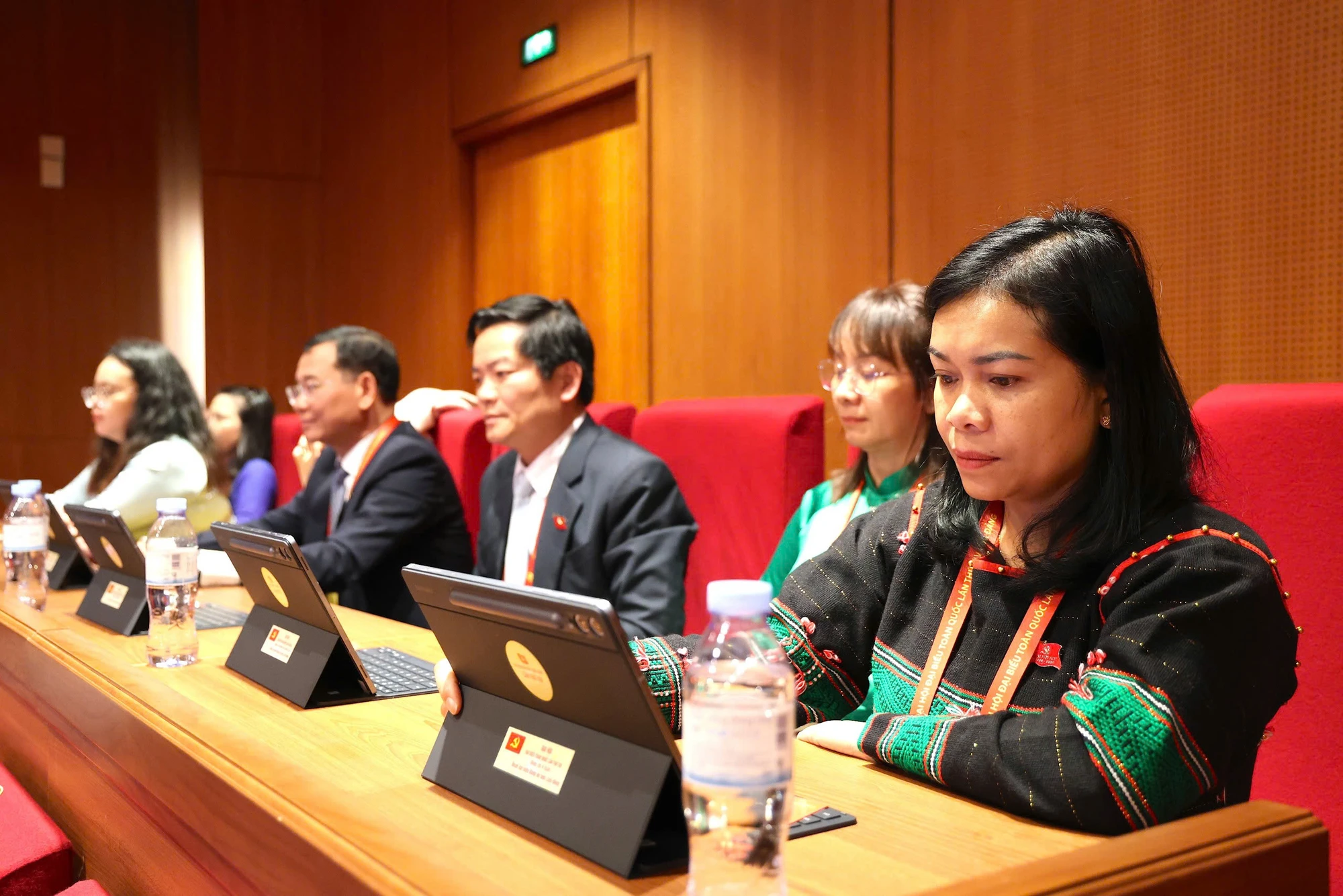 doan-dai-bieu-phien-tru-bi-bieu-quyet-le-thoa-4.jpg