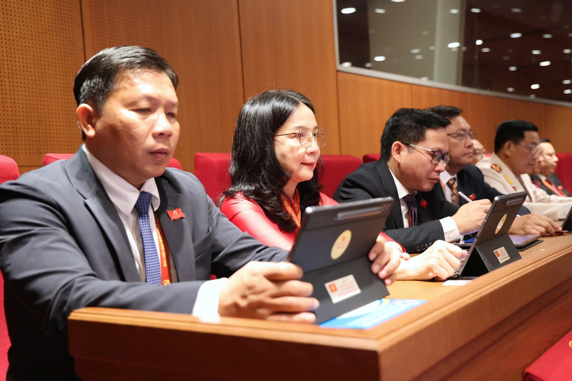 doan-dai-bieu-phien-tru-bi-bieu-quyet-le-thoa-8.jpg